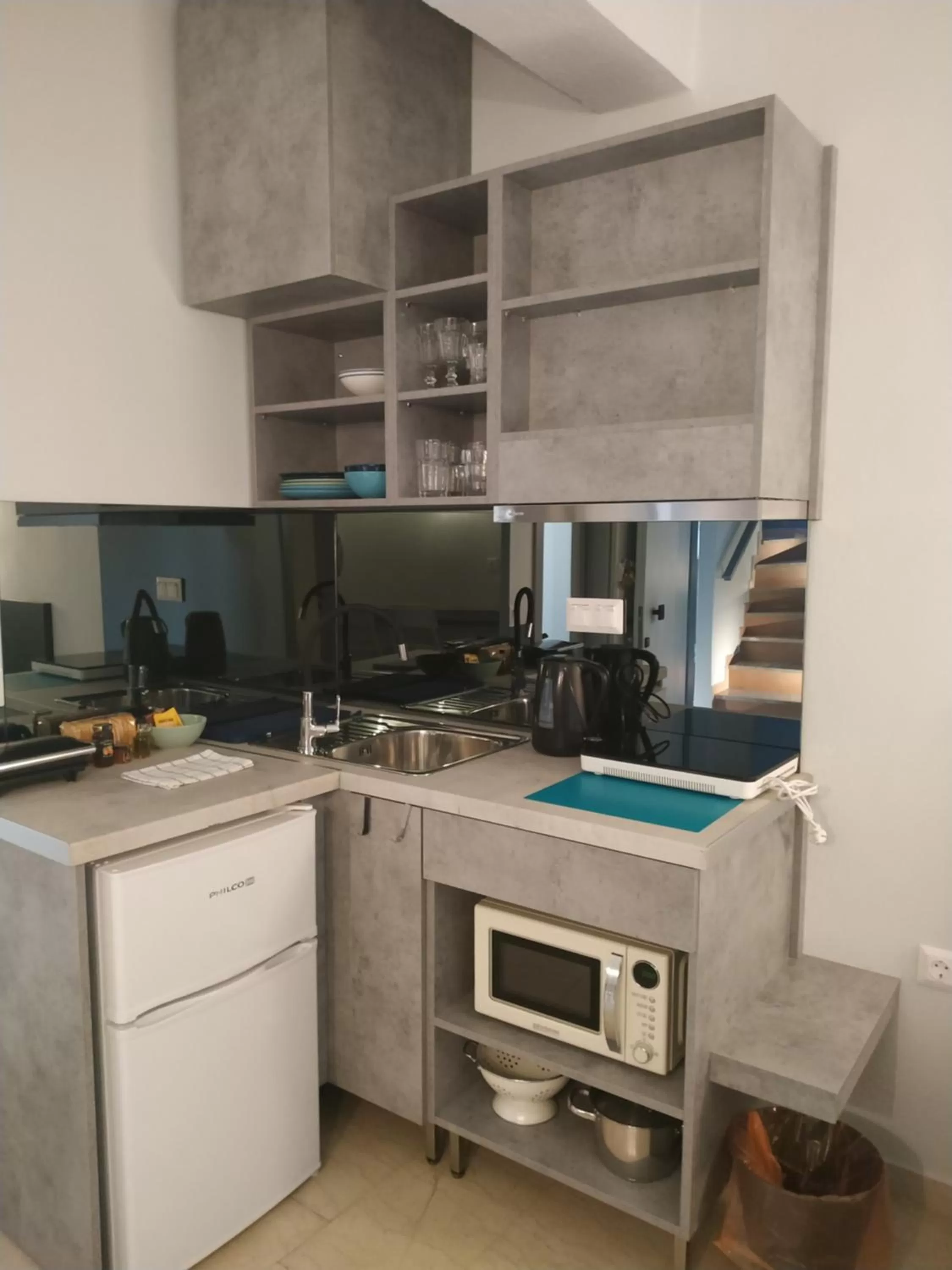 Kitchen or kitchenette in LOC HOSPITALITY Urban Suites