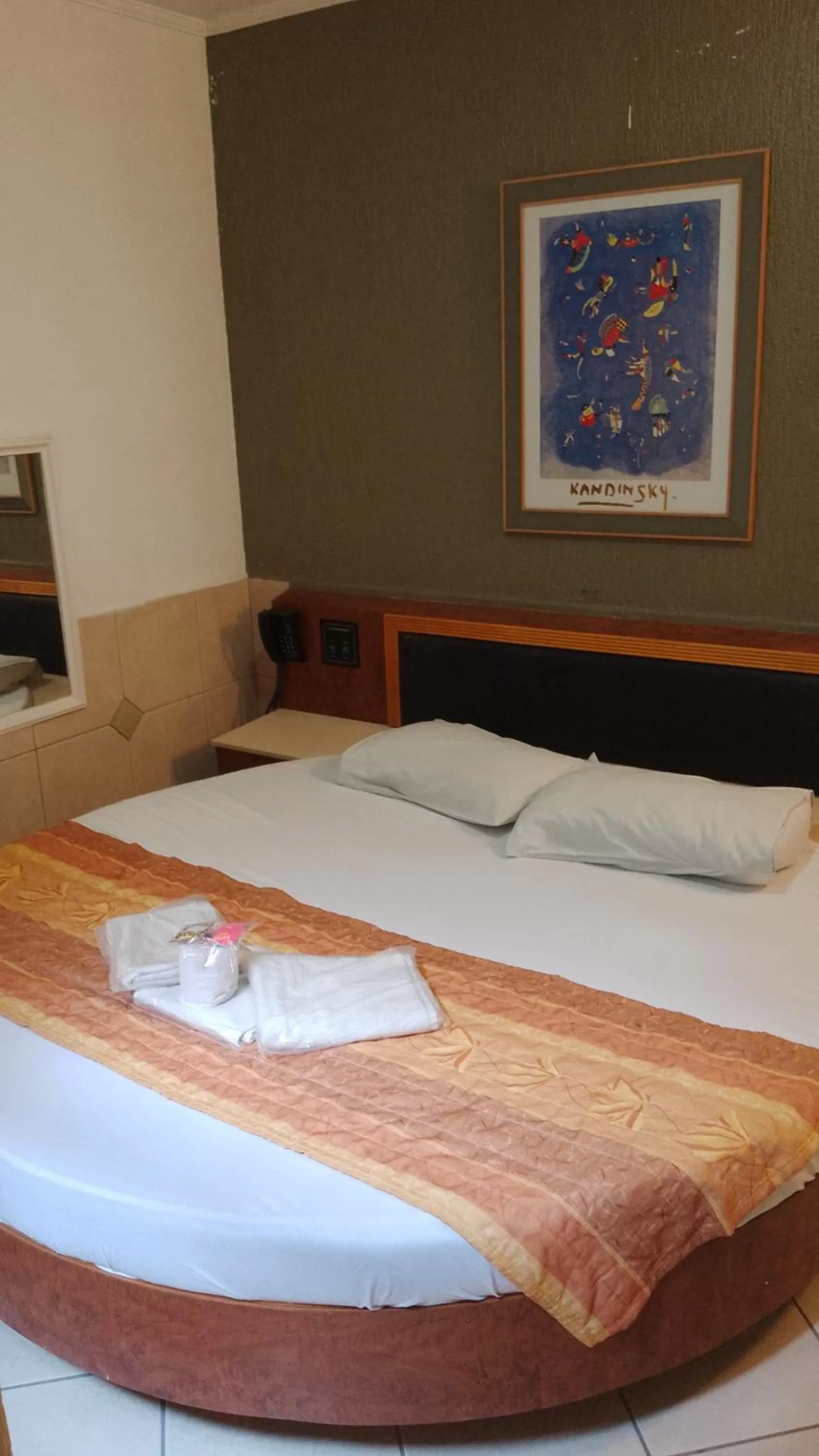 Bed in Hotel Smart Inn