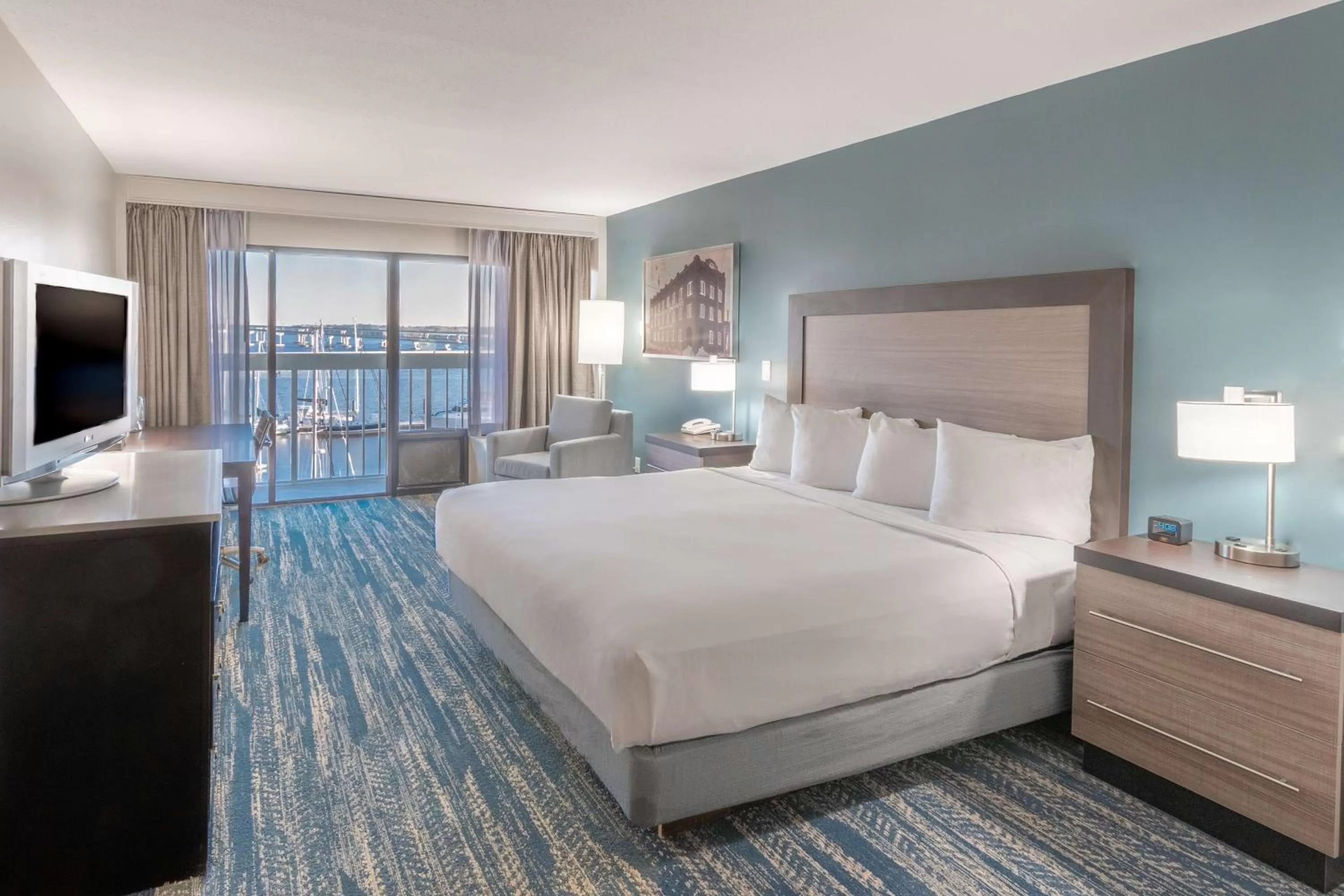 Bedroom, Bed in DoubleTree by Hilton New Bern - Riverfront