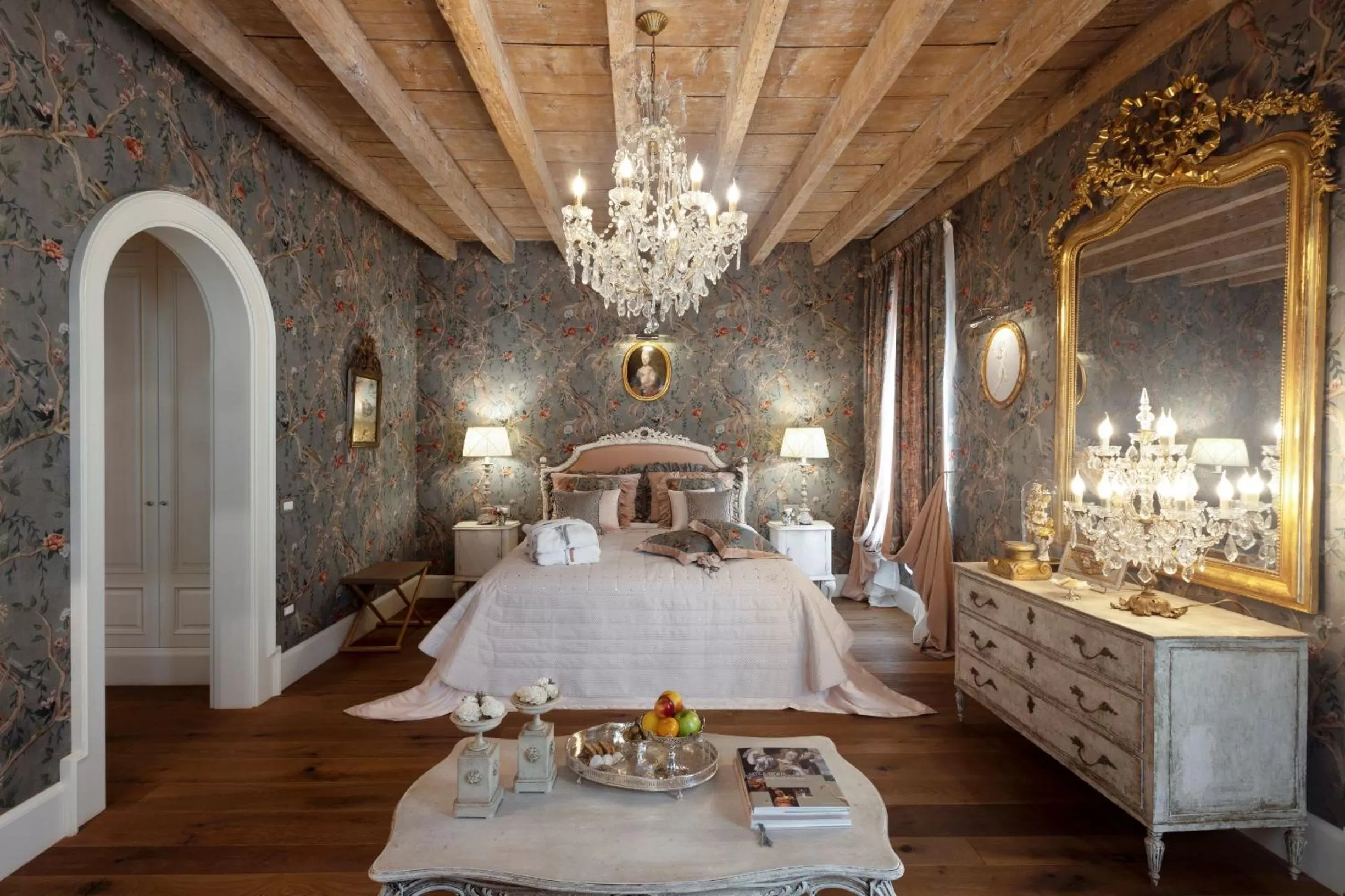 Photo of the whole room, Bed in Antica Dimora Desenzano