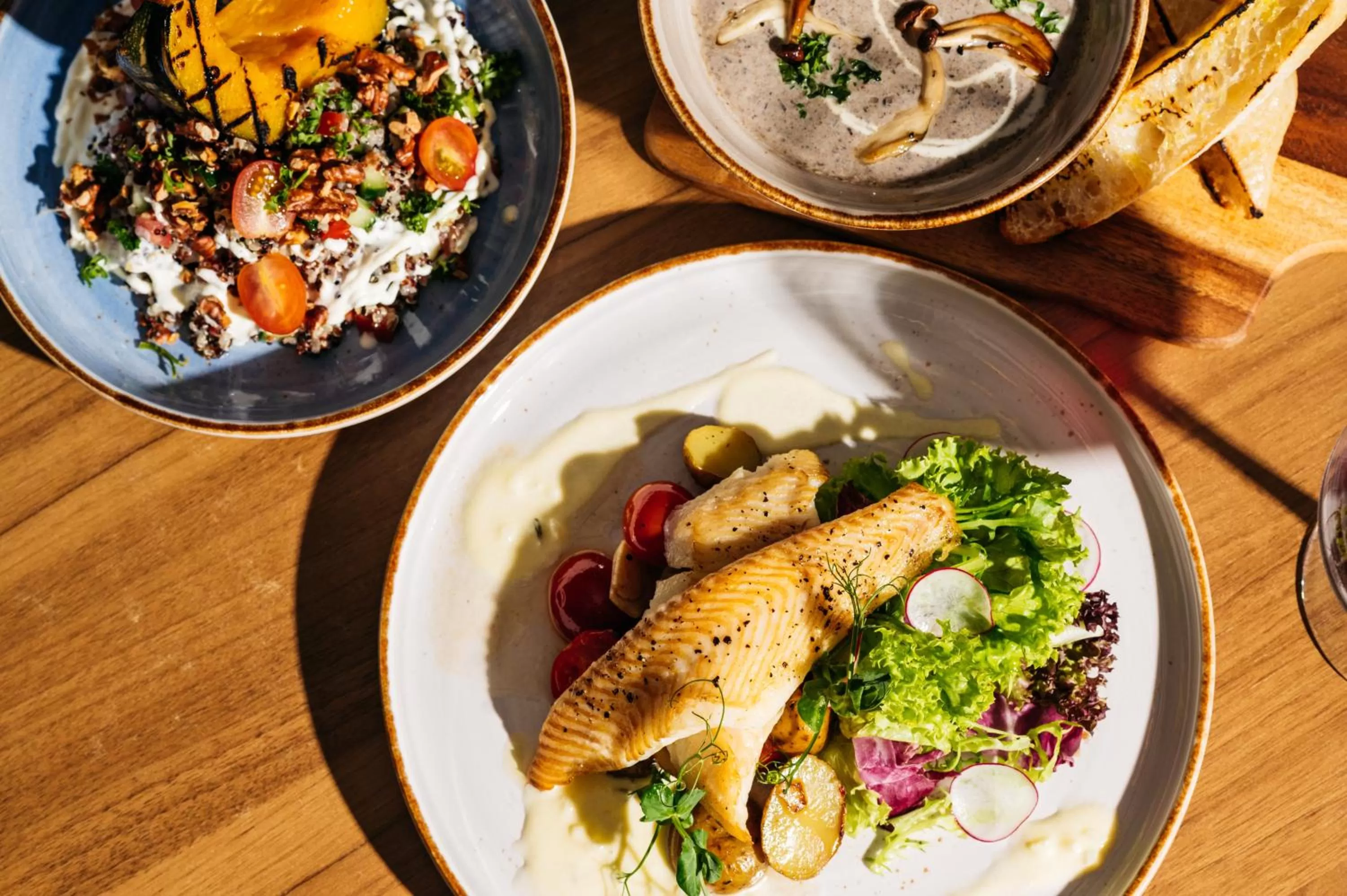 Restaurant/places to eat in Mercure Singapore Tyrwhitt