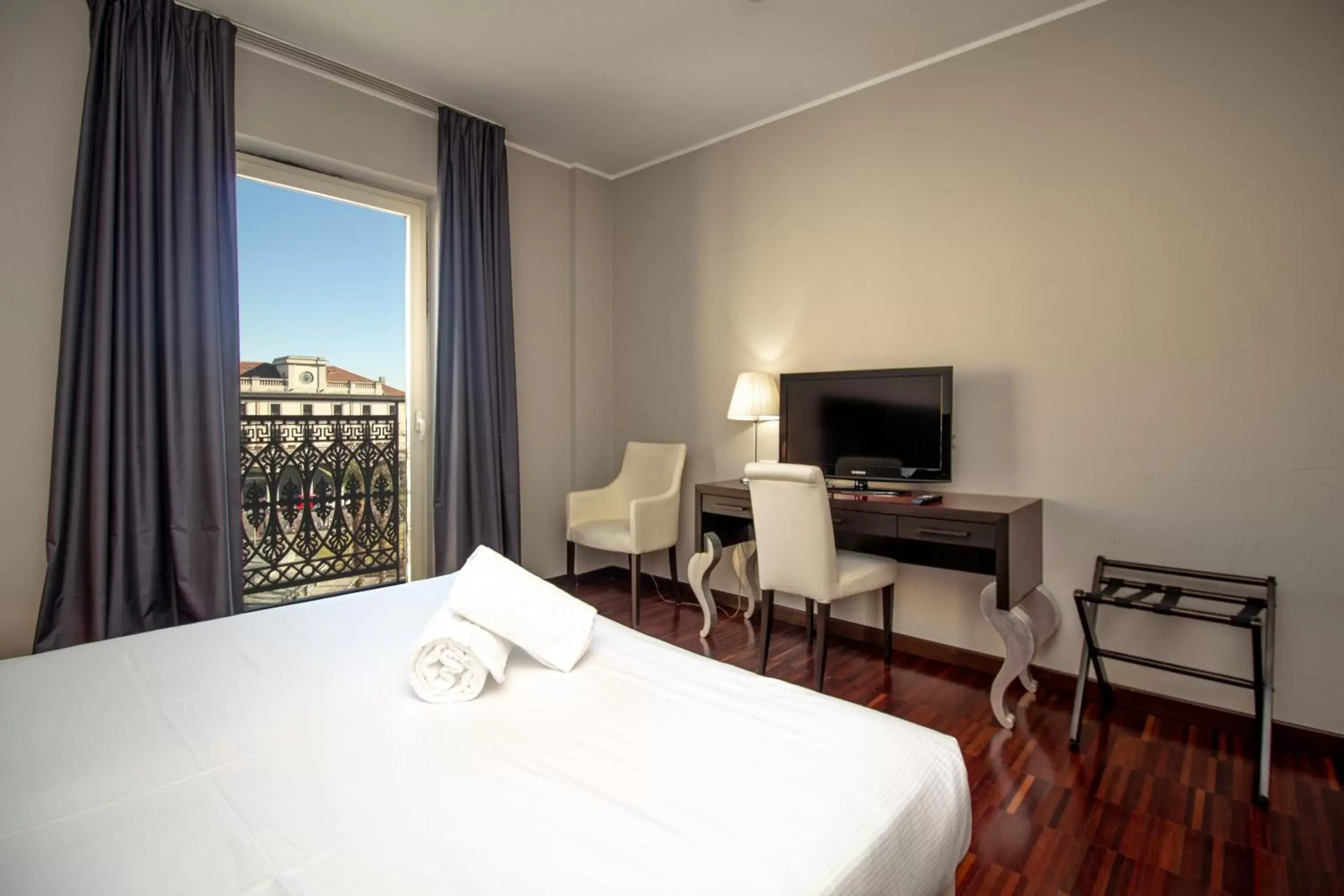 Executive Double or Twin Room in Hotel Cavour by LVG Hotel Collection Executive Double or Twin Room in Hotel Cavour by LVG Hotel Collection