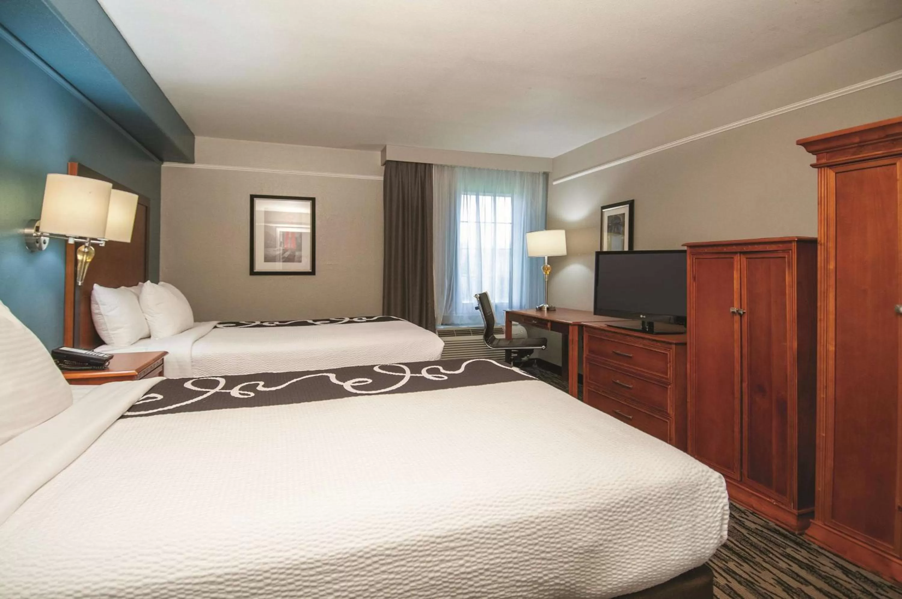 Photo of the whole room, Bed in La Quinta Inn by Wyndham San Antonio Brooks City Base