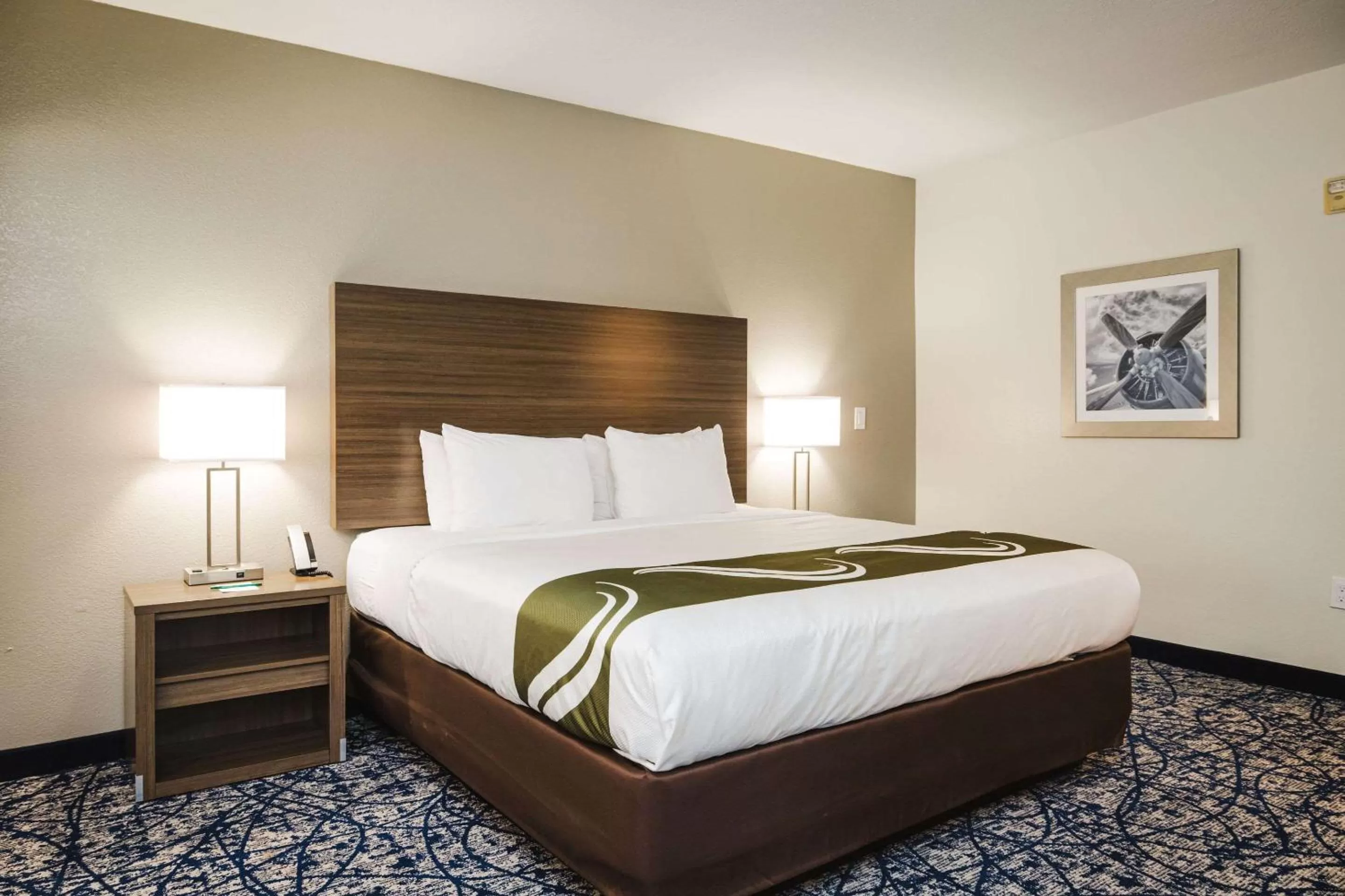 Bedroom, Bed in Quality Suites Houston Hobby Airport