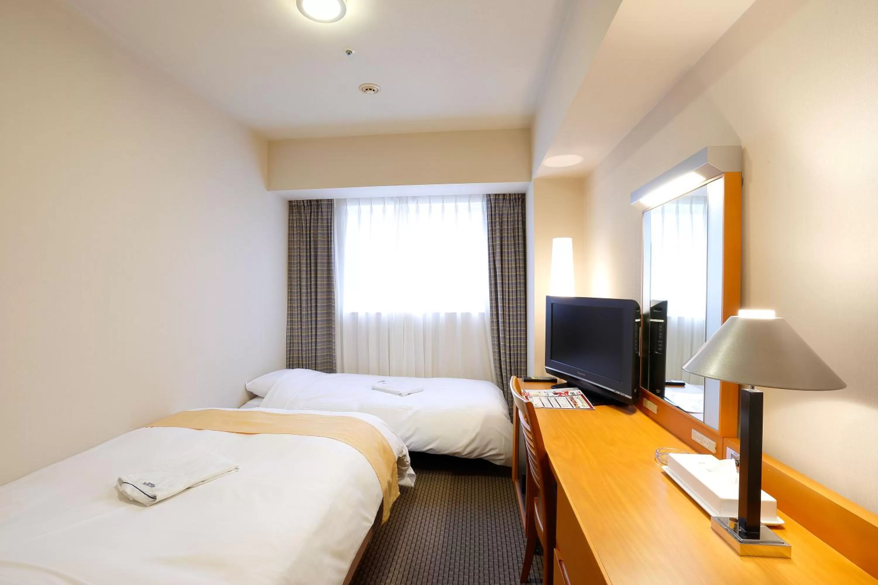 Day, Bed in Keisei Hotel Miramare