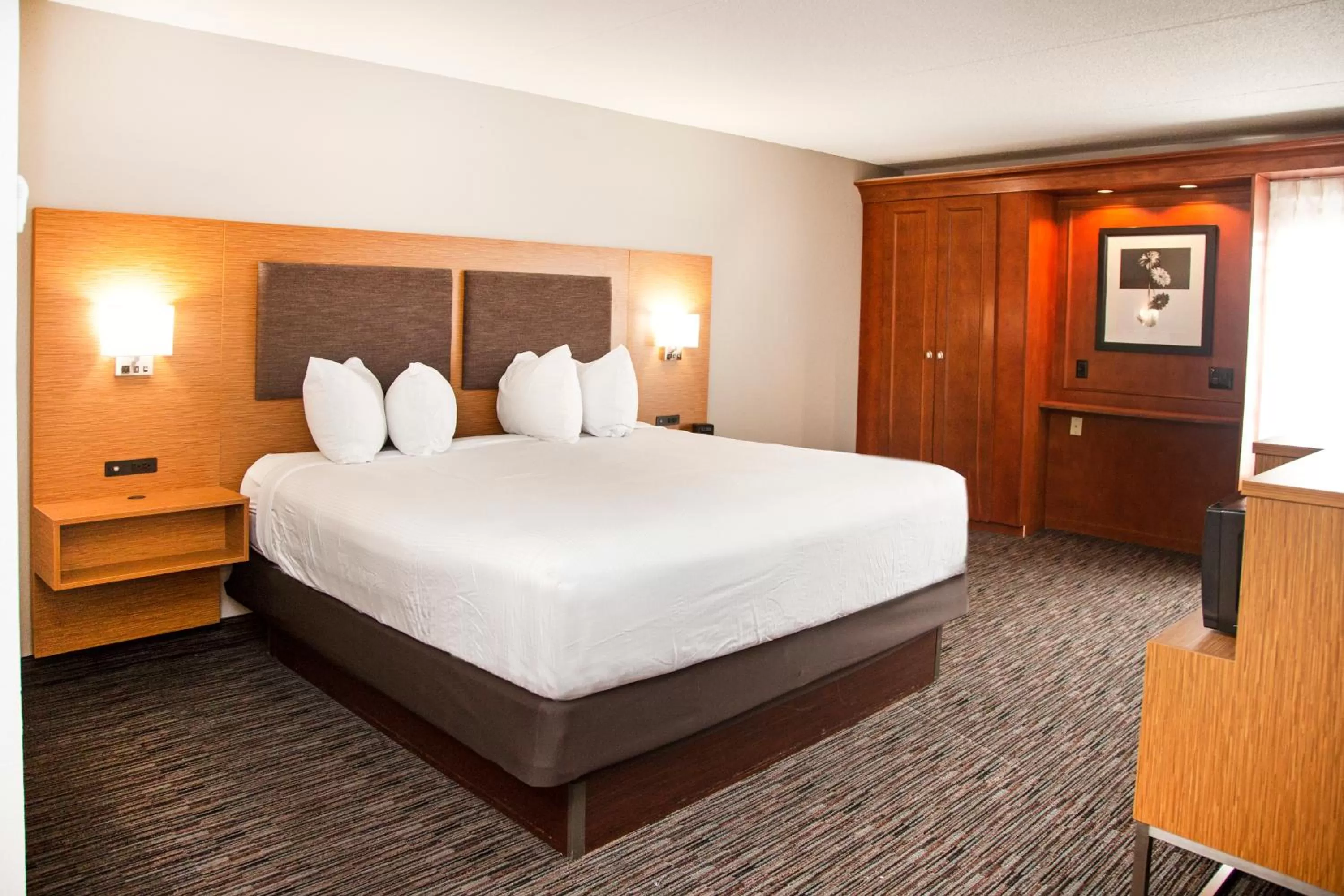 Bed in MainStay Suites Springfield IL