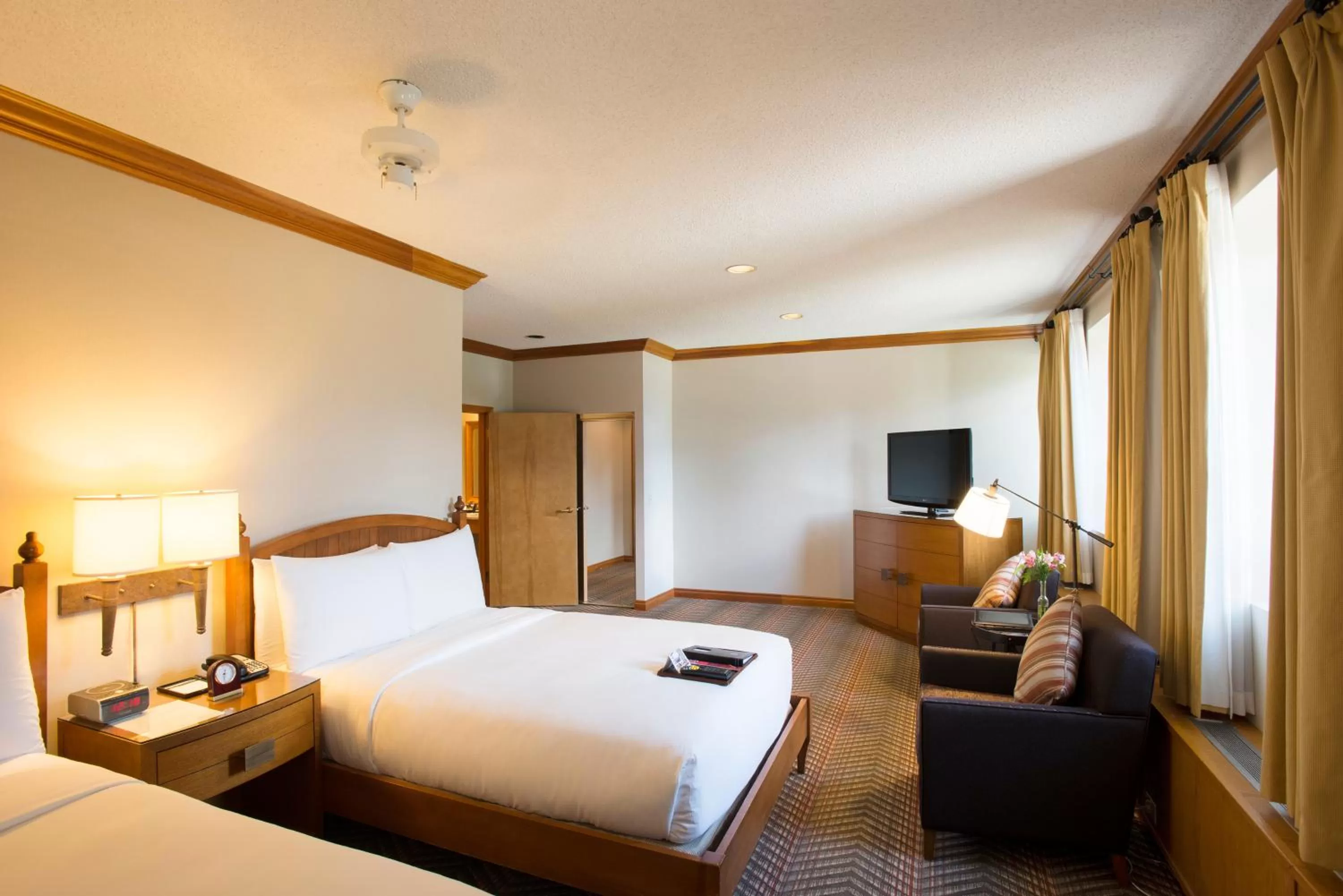 TV and multimedia, Bed in Fairmont Jasper Park Lodge