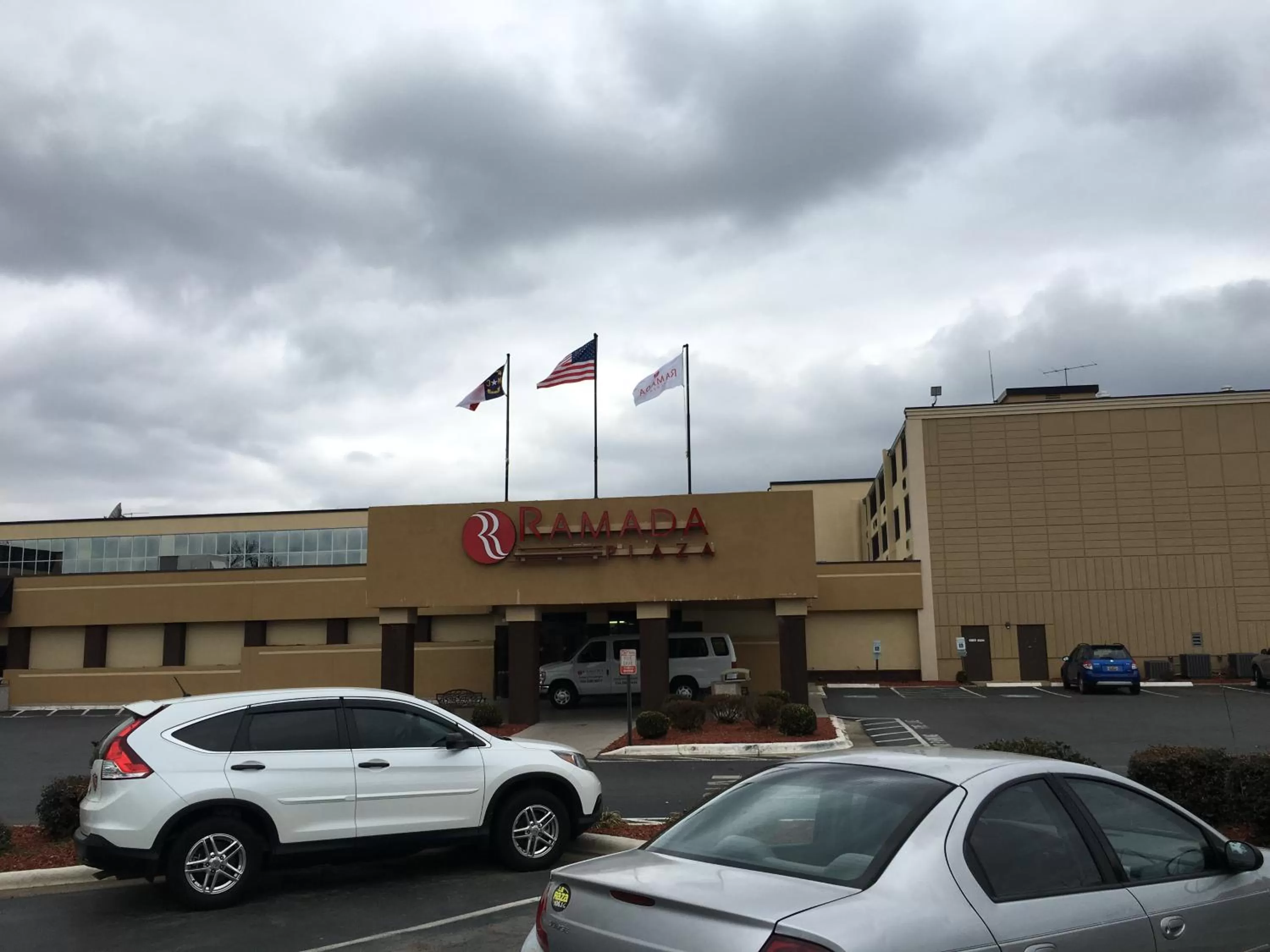 Facade/entrance in Ramada Plaza by Wyndham Charlotte South End Airport