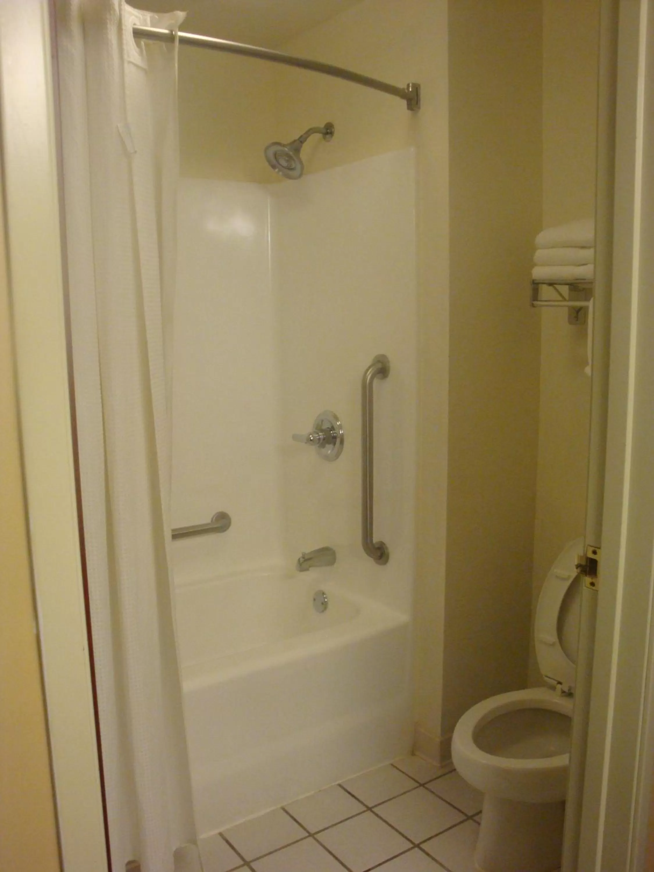 Bathroom in Luxury Inn & Suites Troy