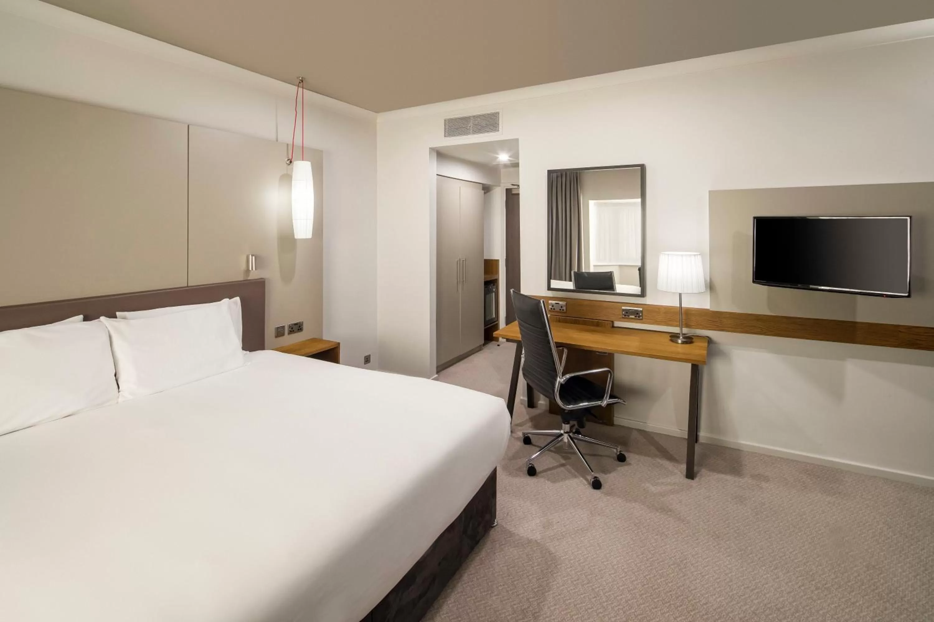 Bedroom, Bed in Crowne Plaza Solihull by IHG