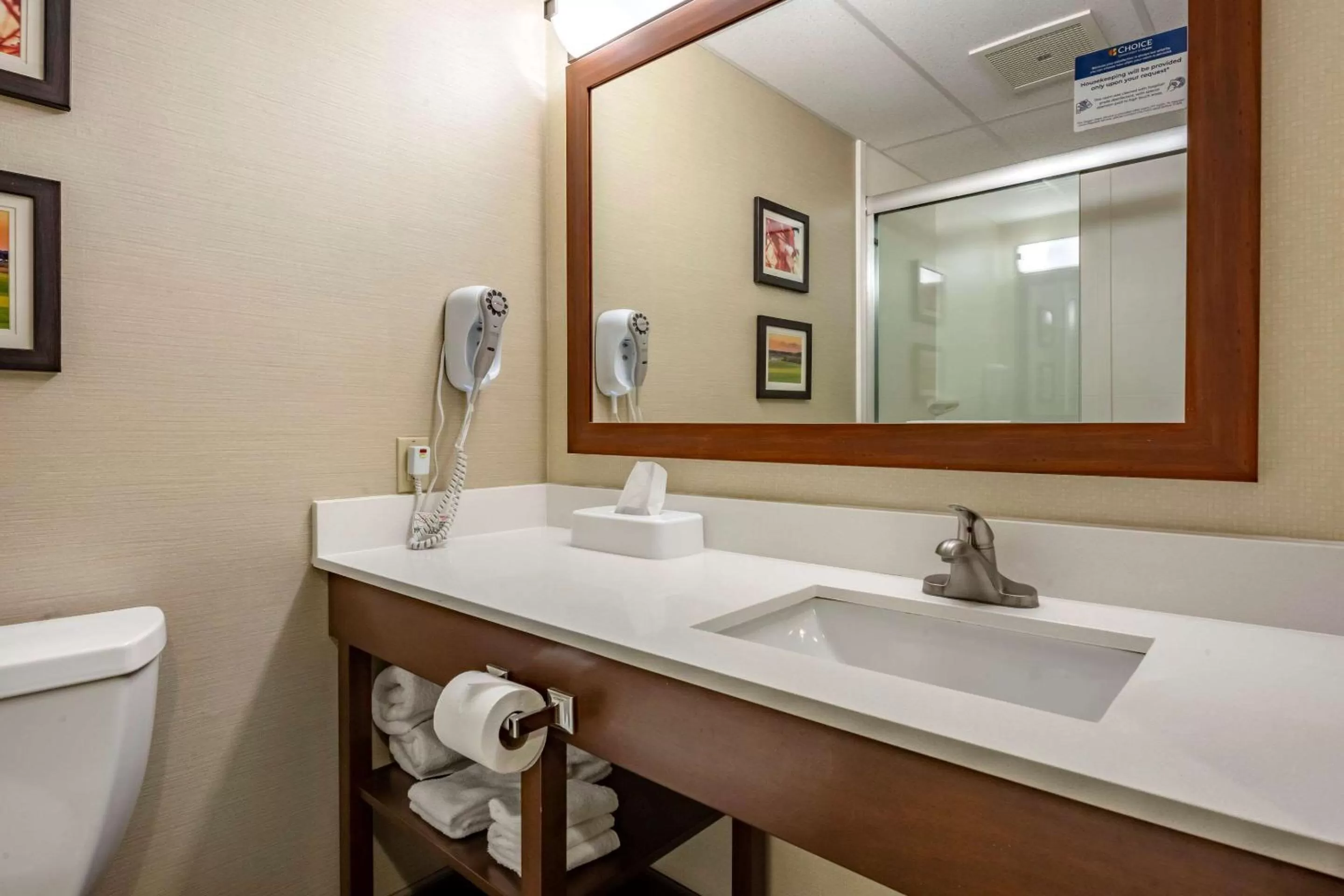 Bathroom in Comfort Inn Millersburg