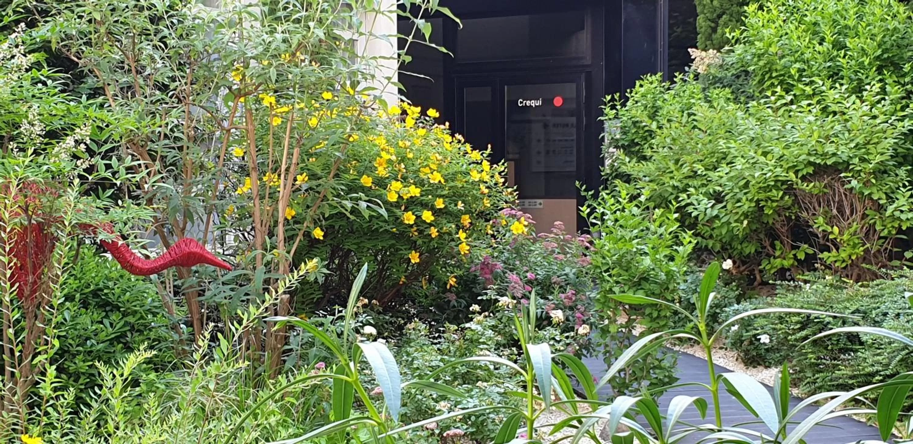 Garden view in Best Western Crequi Lyon Part Dieu