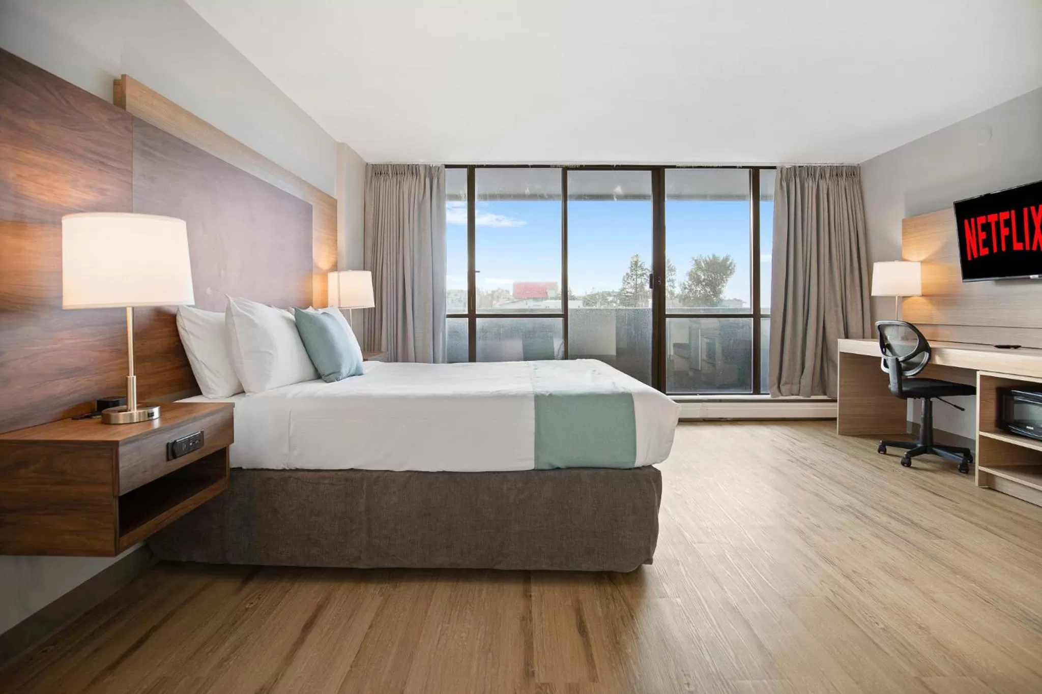 TV and multimedia, Bed in Highliner Hotel