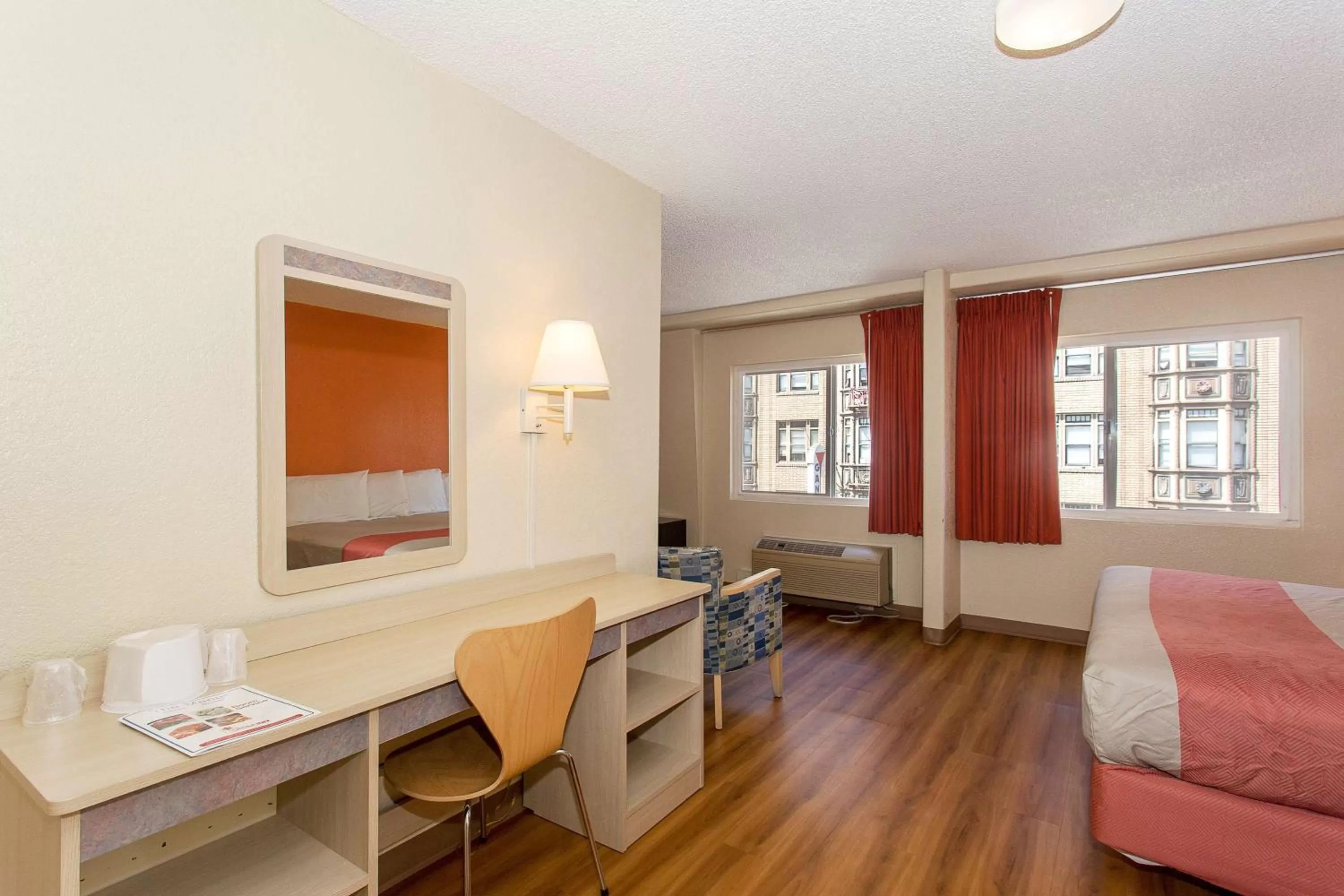 Bedroom, Bed in Motel 6 San Francisco Downtown