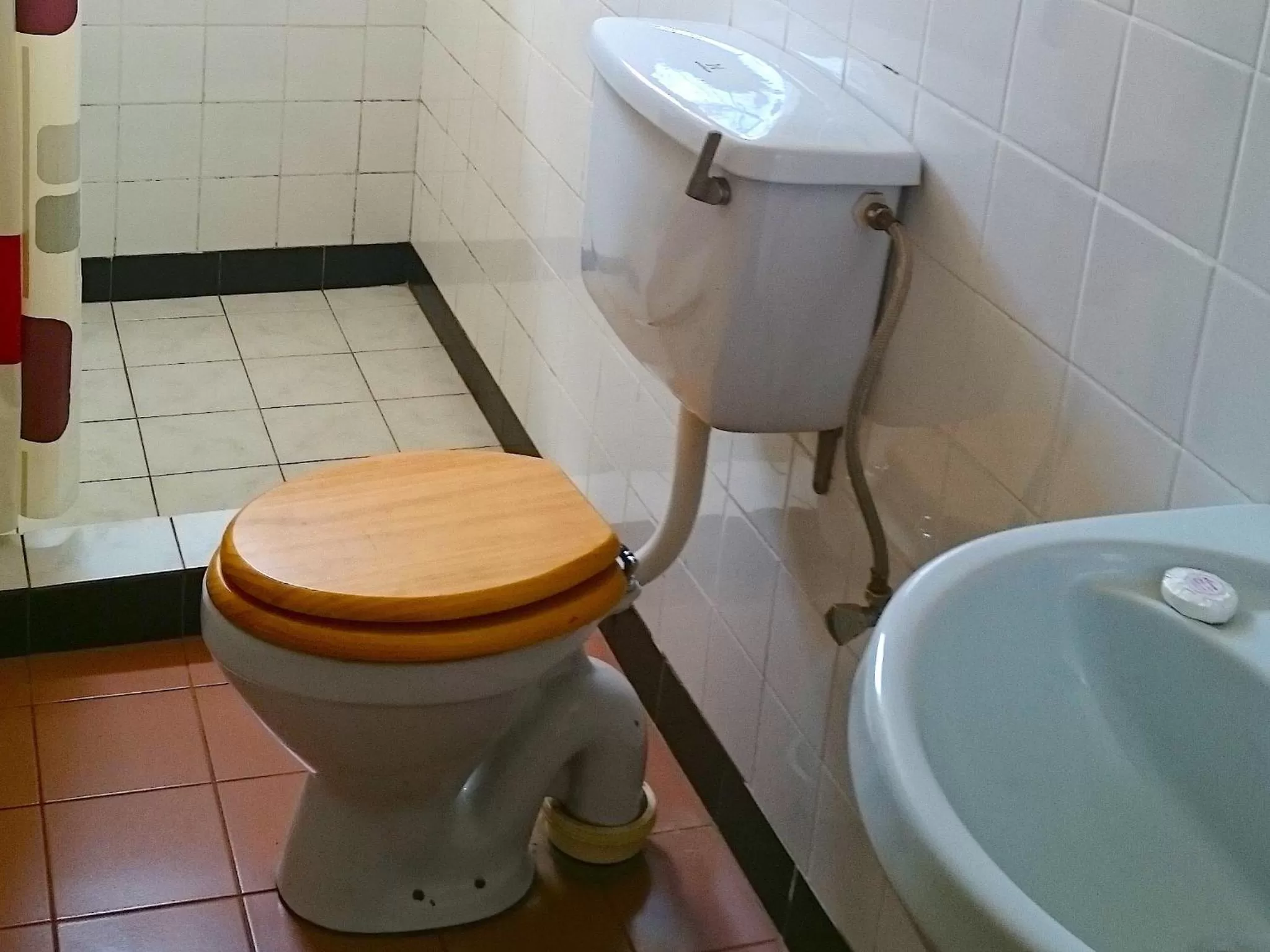 Bathroom in Hotel Acacia City