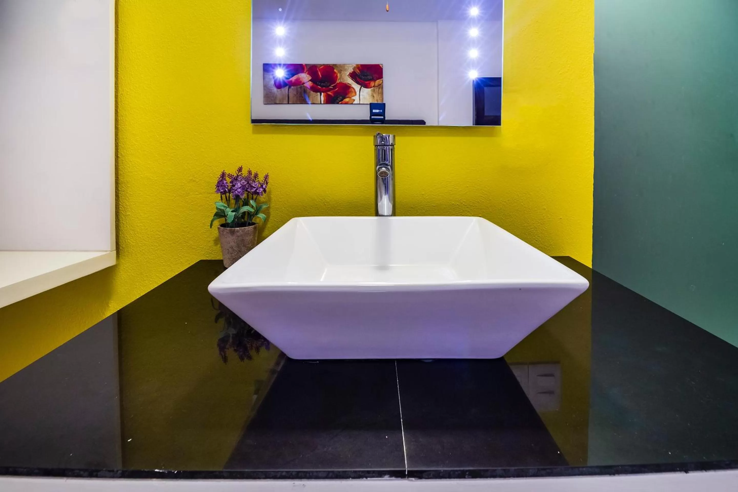 Bedroom, Bathroom in Capital O Hotel 522, Puerto Vallarta