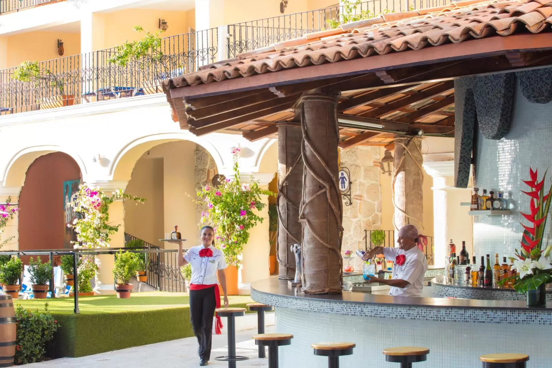 Lounge or bar in Playa Los Arcos Hotel Beach Resort & Spa