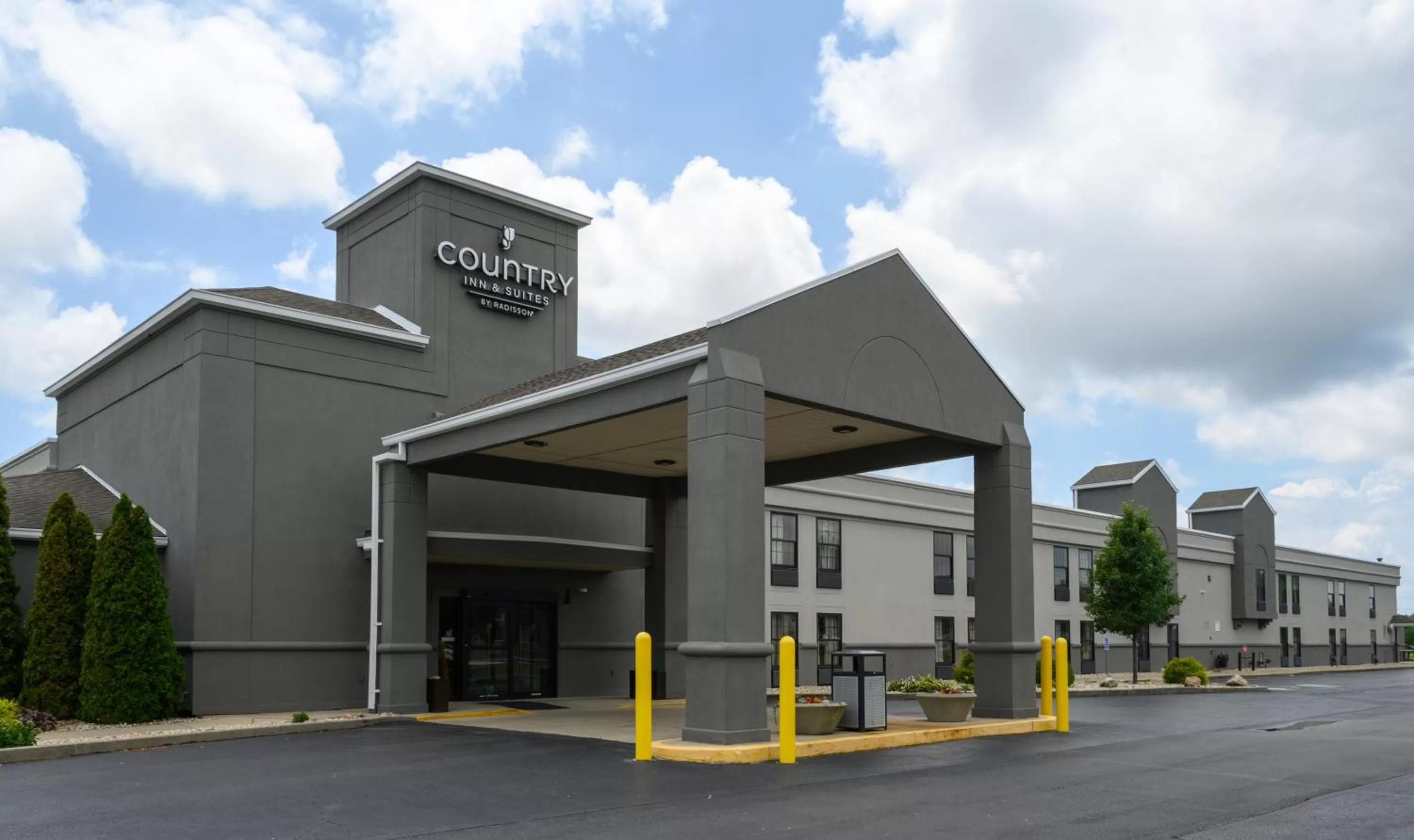 Property building in Country Inn & Suites by Radisson, Greenfield, IN