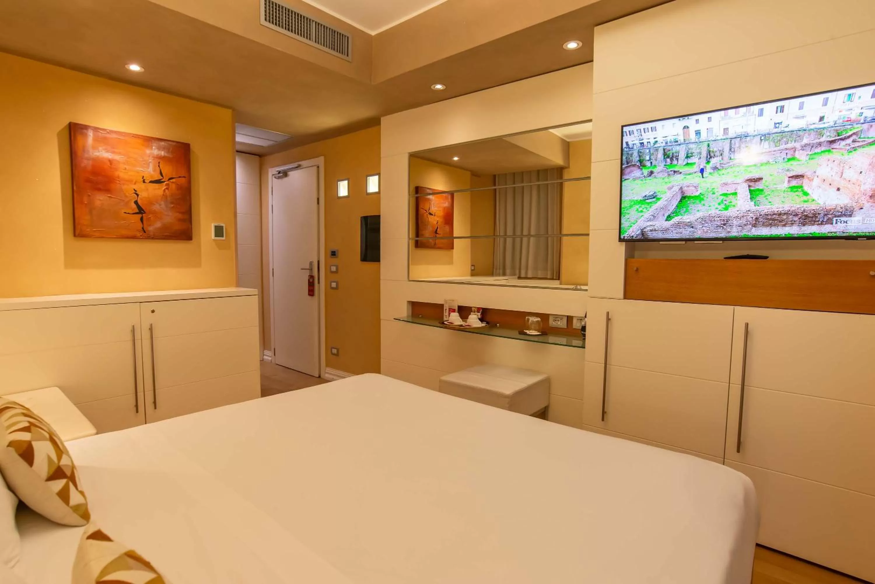 Photo of the whole room, Bed in Hotel White