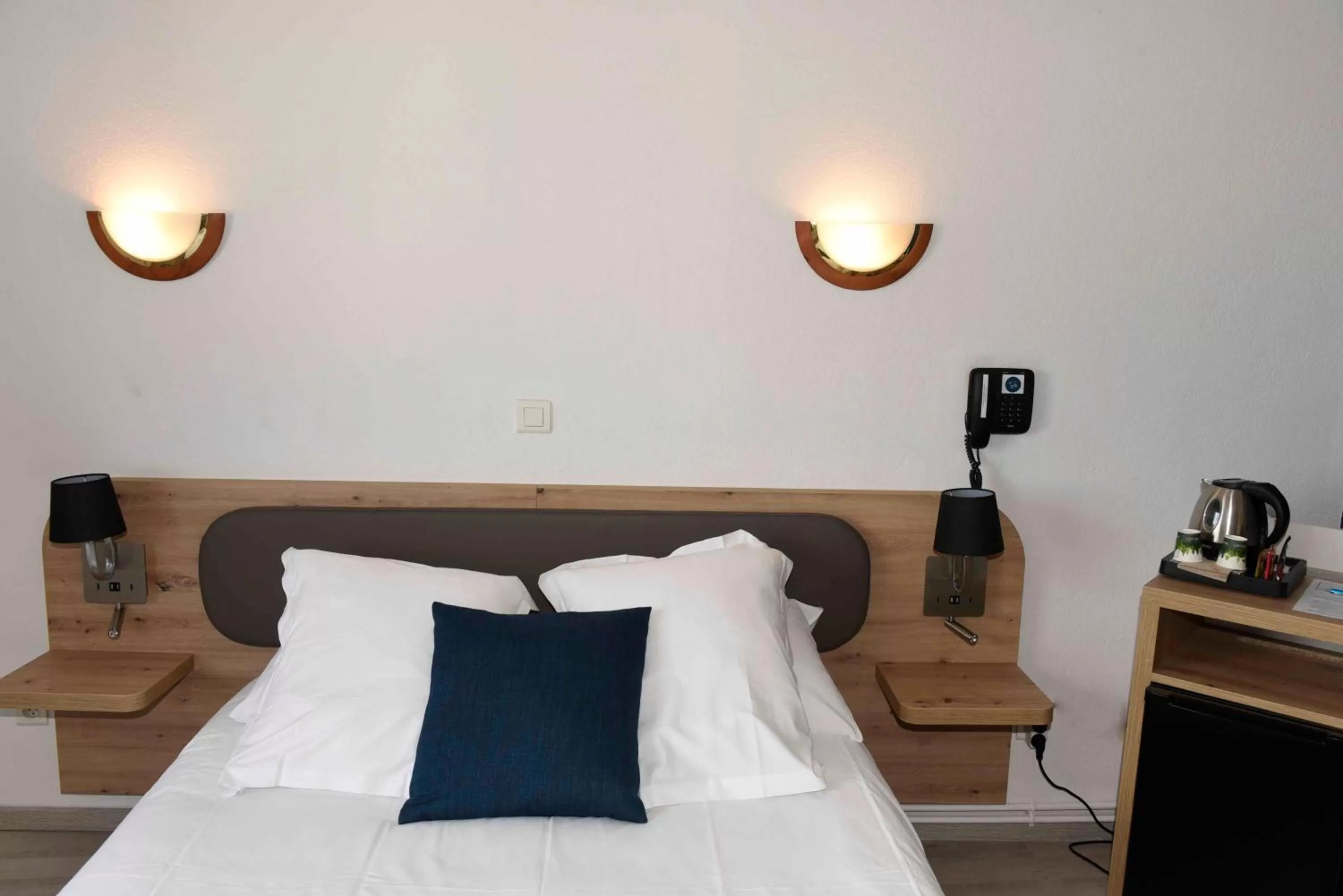 Photo of the whole room in Azur Hôtel