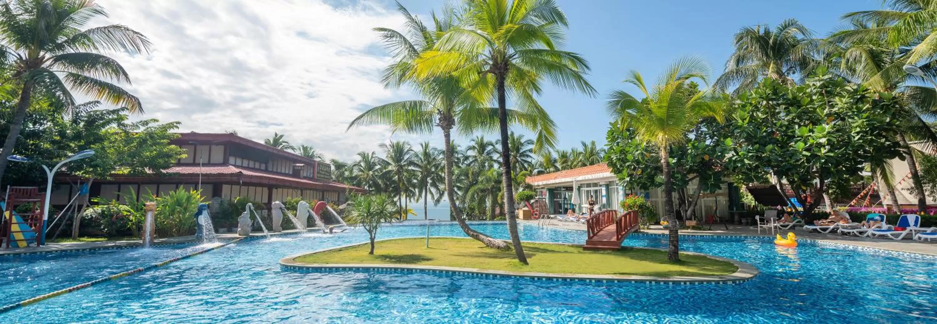 Swimming pool in Sanya South China Hotel