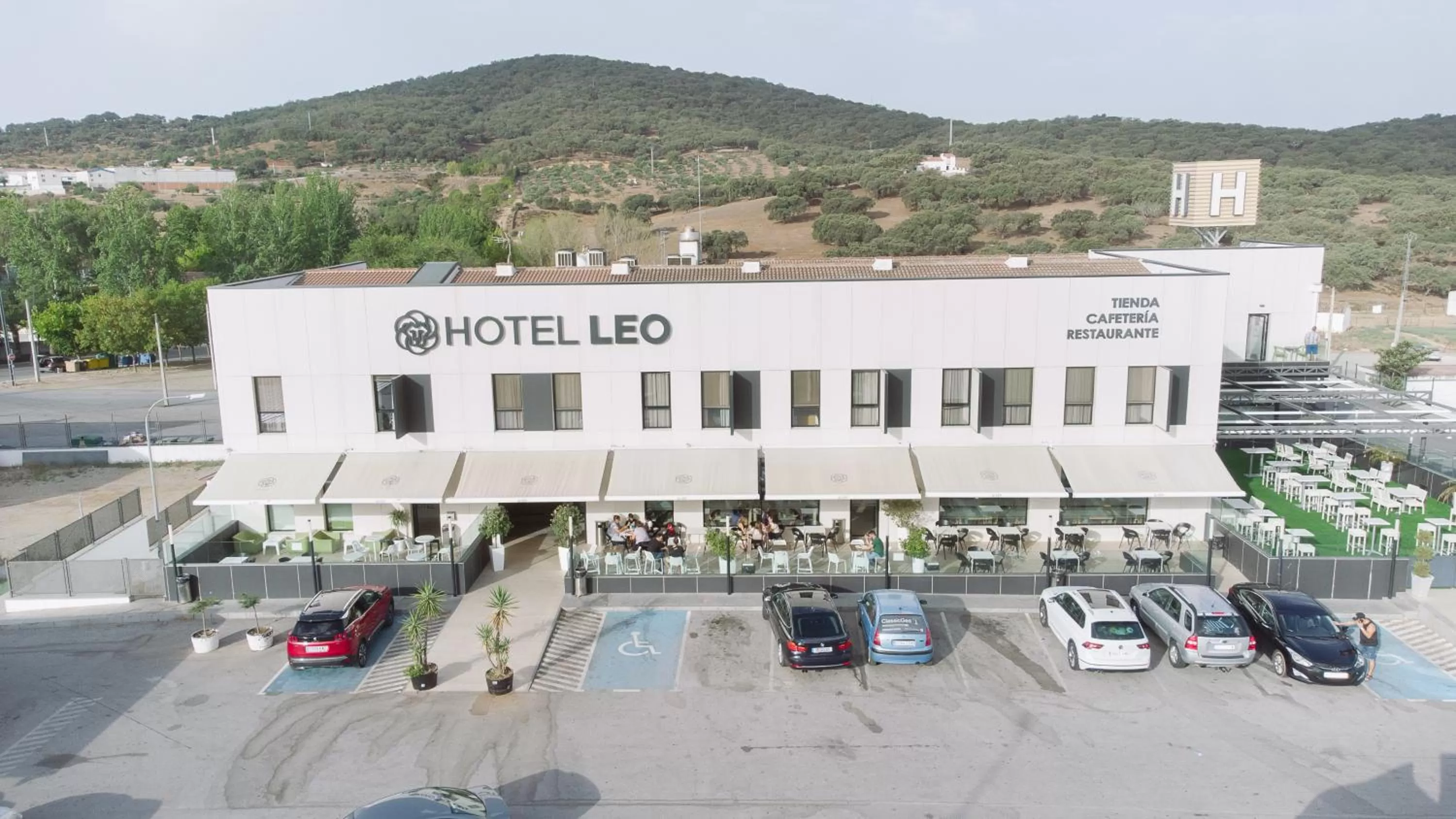 Property Building in Hotel Leo