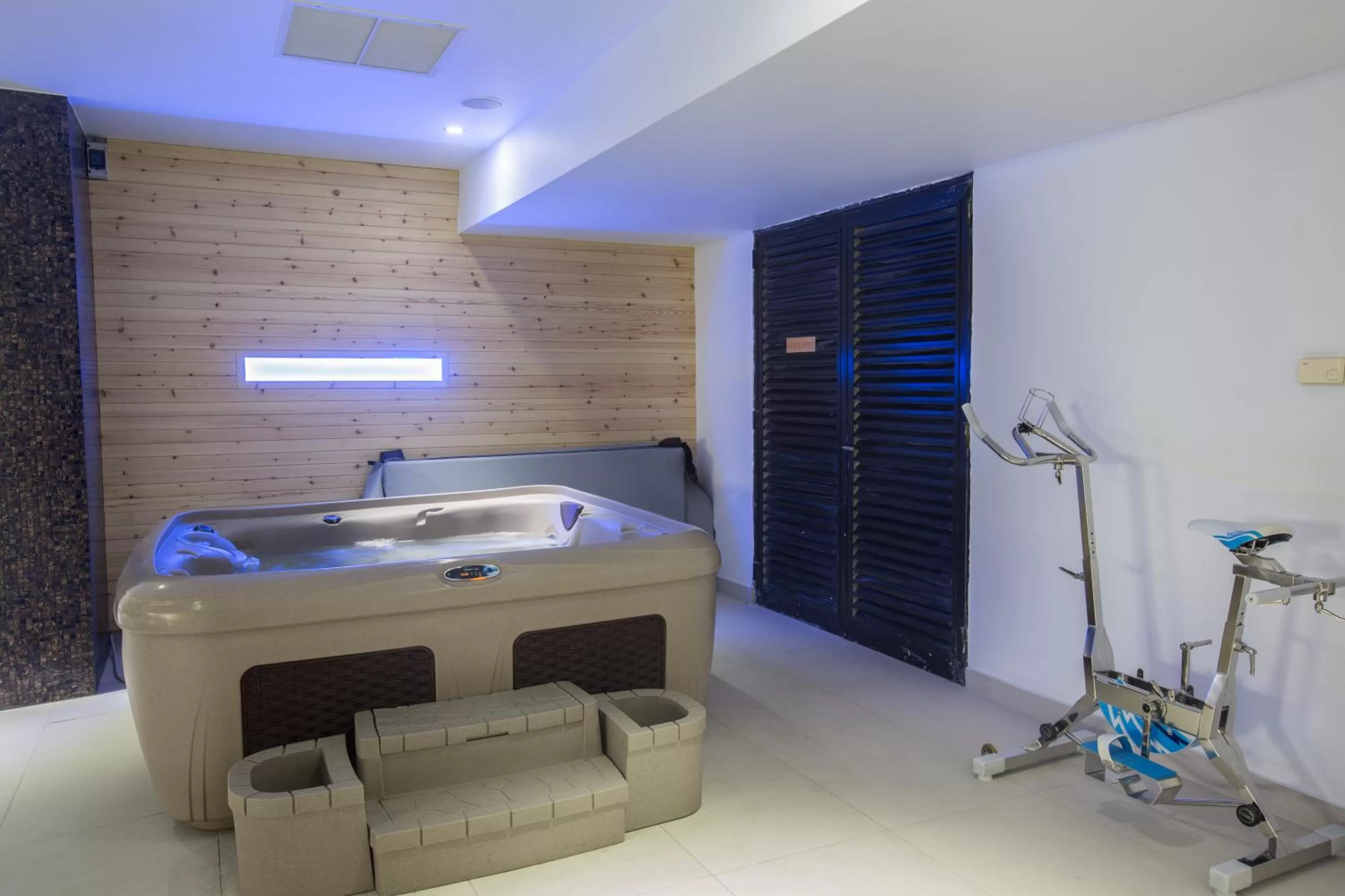 Hot Tub in Nelia Sea Breeze