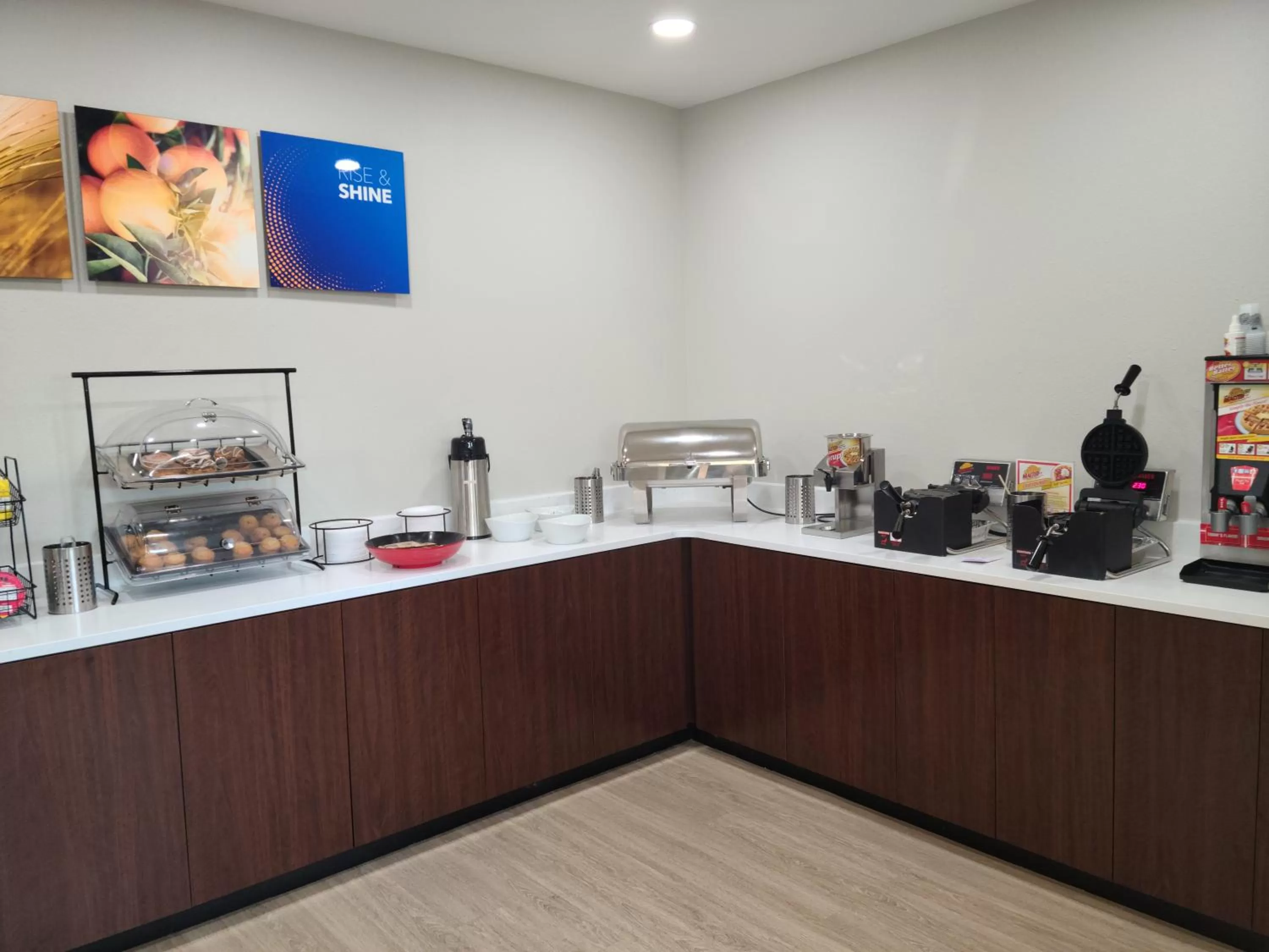 Buffet breakfast in Comfort Inn & Suites