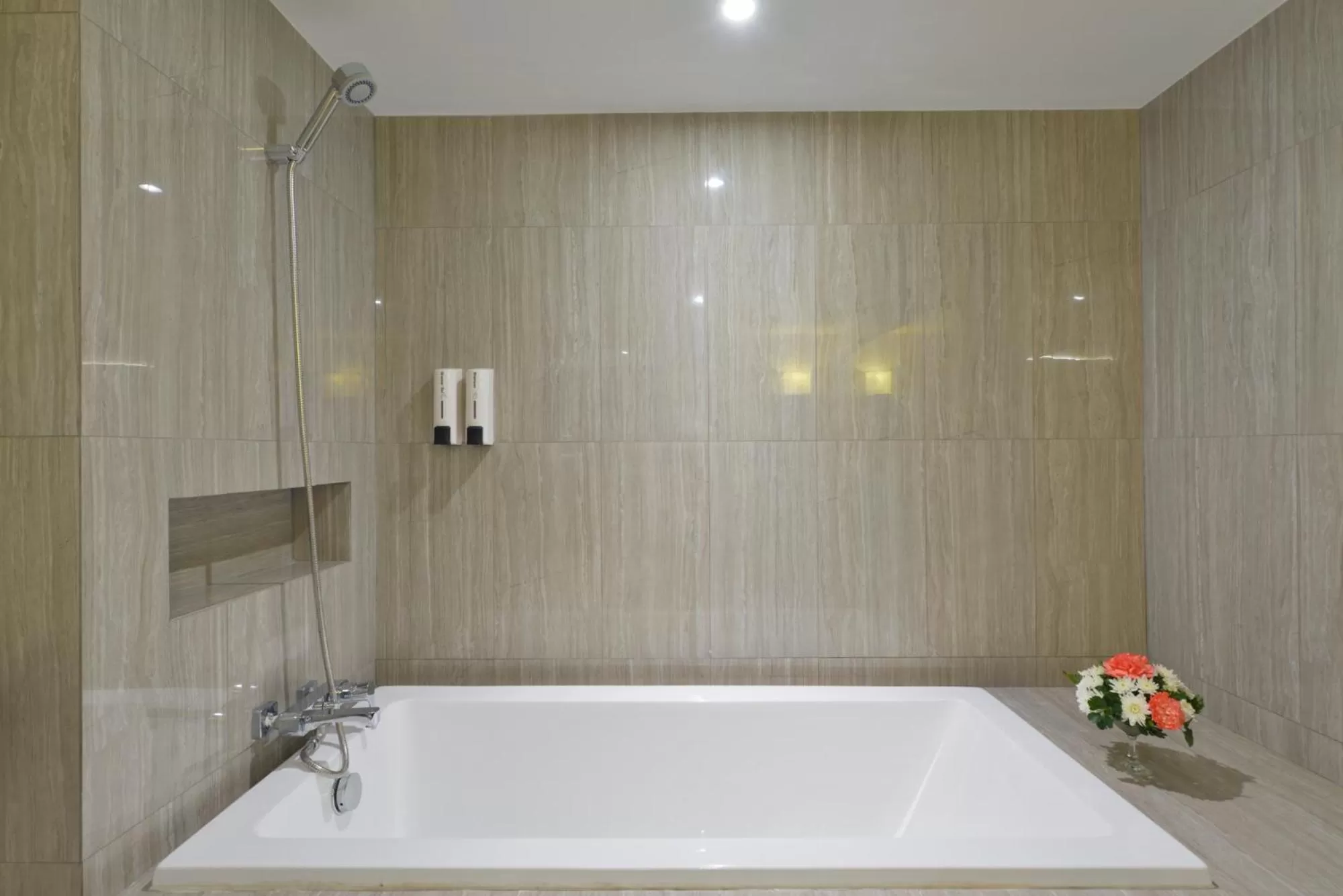 Bathroom in Tinidee Hotel Bangkok Golf Club