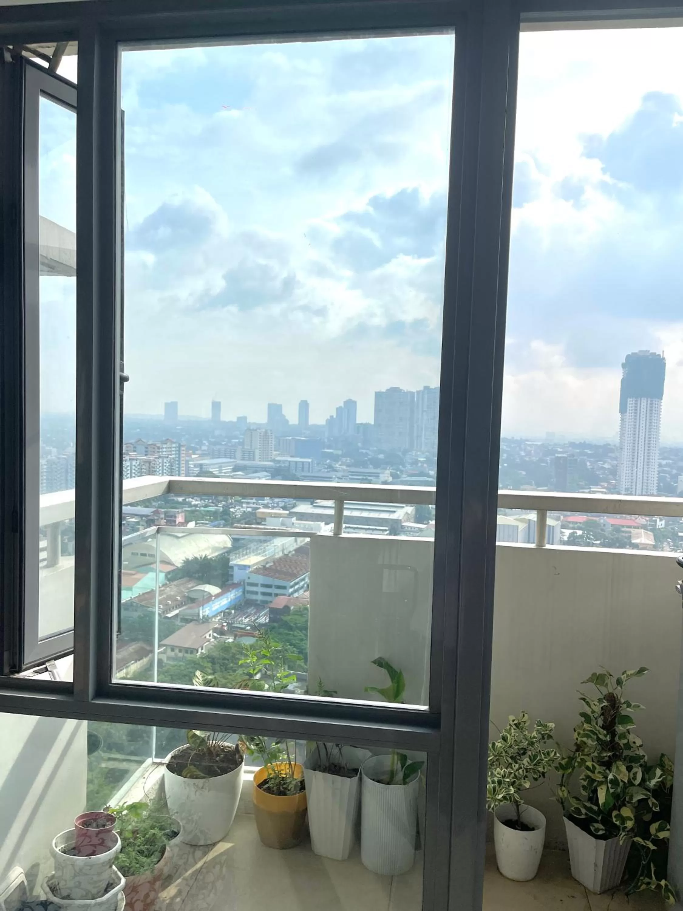 Day in Cubao, Quezon City Condo Staycation (wifi and netflix ready)