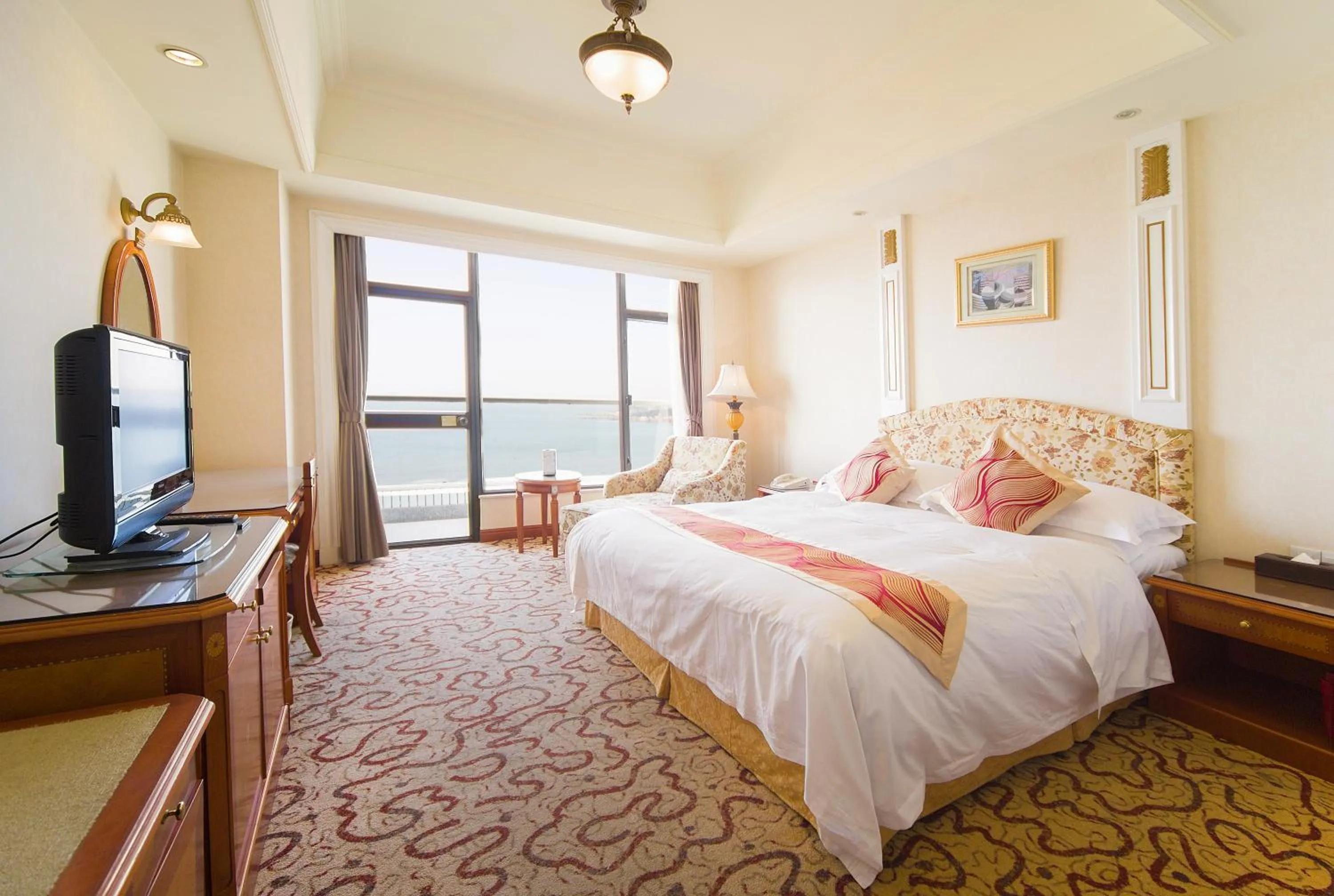Executive Double Room with Sea View in Huiquan Dynasty Hotel Qingdao