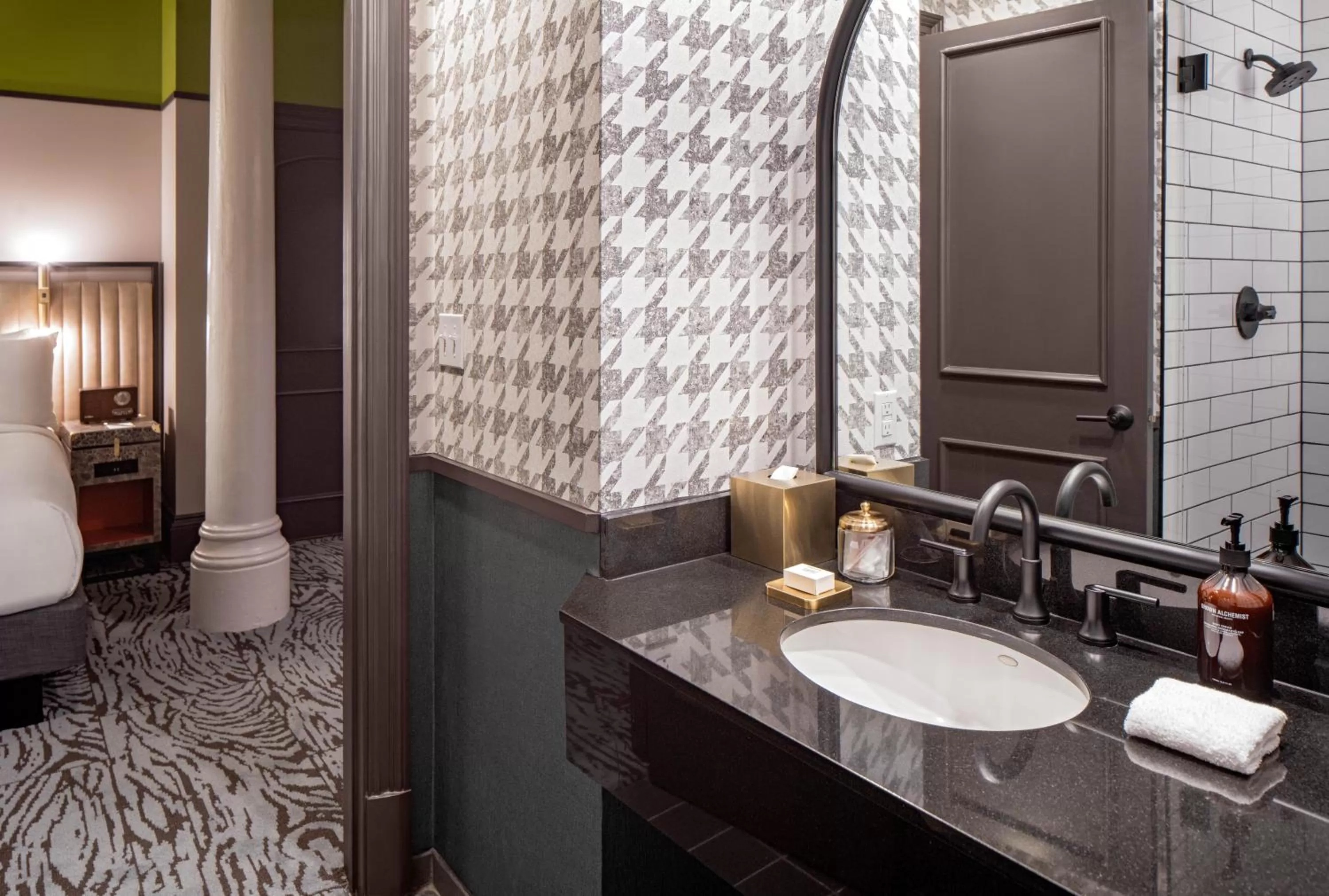 Bathroom in Pelham Hotel