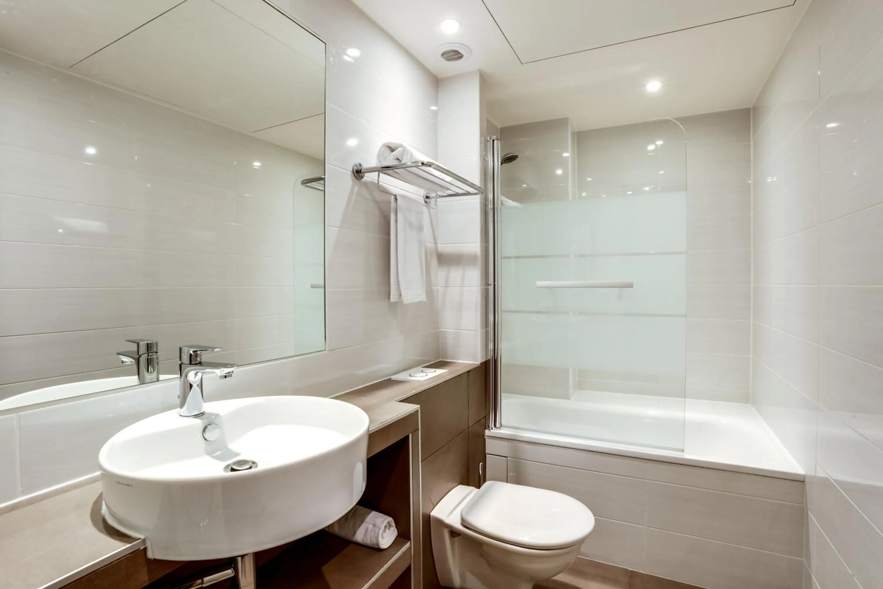 Bathroom in Hotel d'Amiens