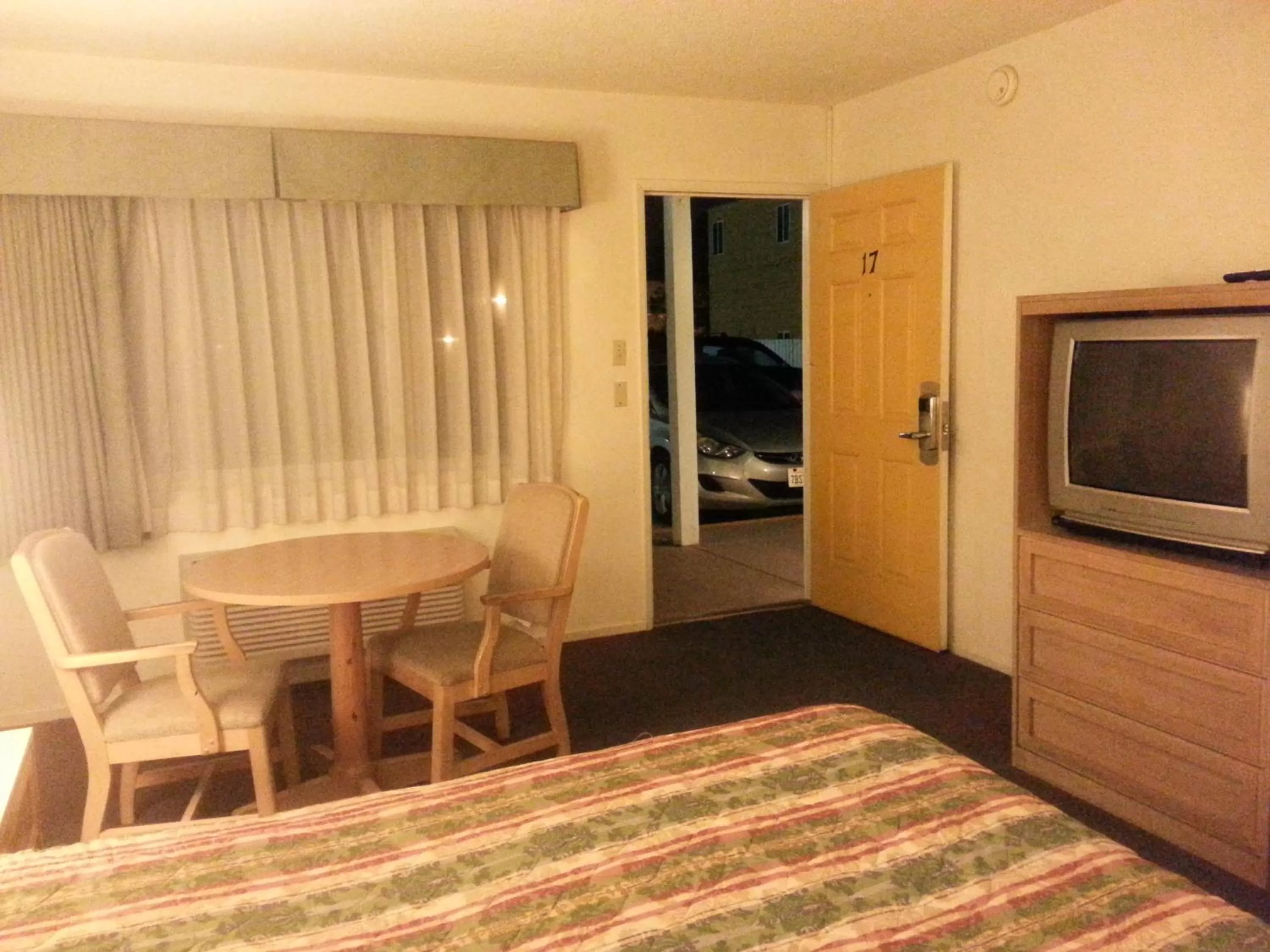 TV and multimedia, Bed in Villa Motel