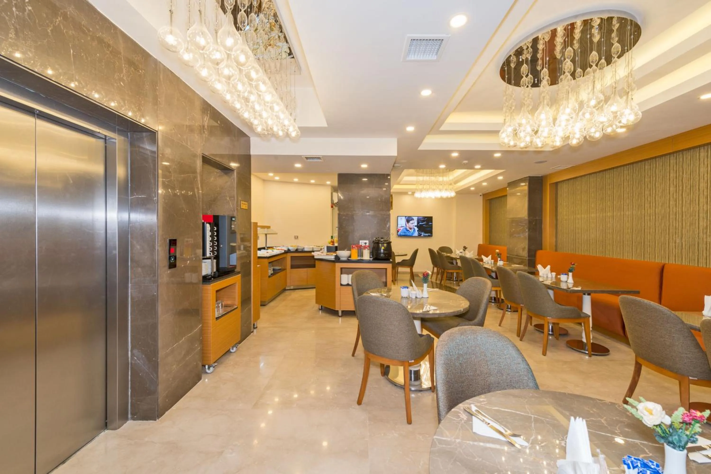 Restaurant/places to eat in Bisetun Hotel