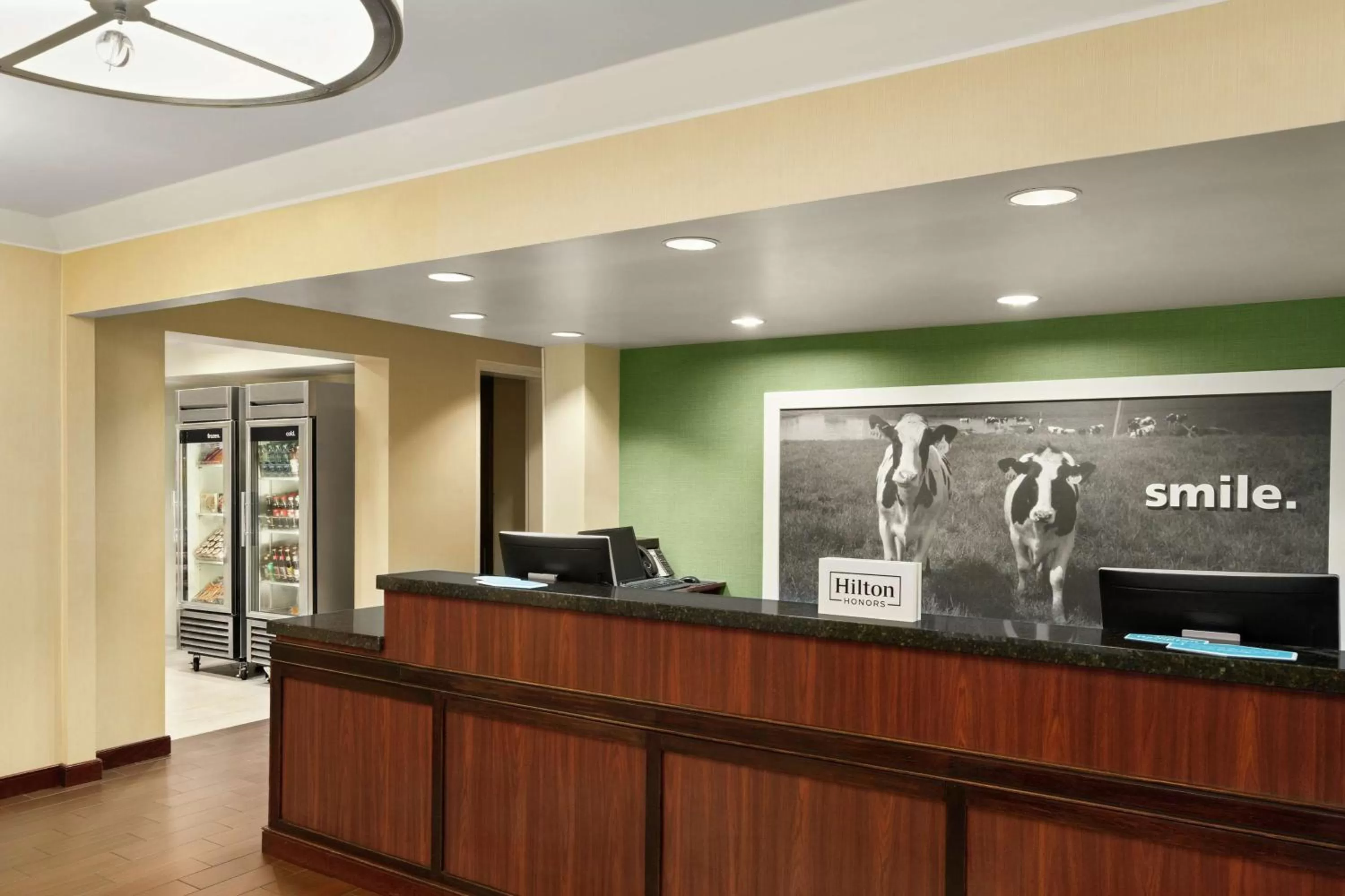Lobby or reception in Hampton Inn Portland Airport