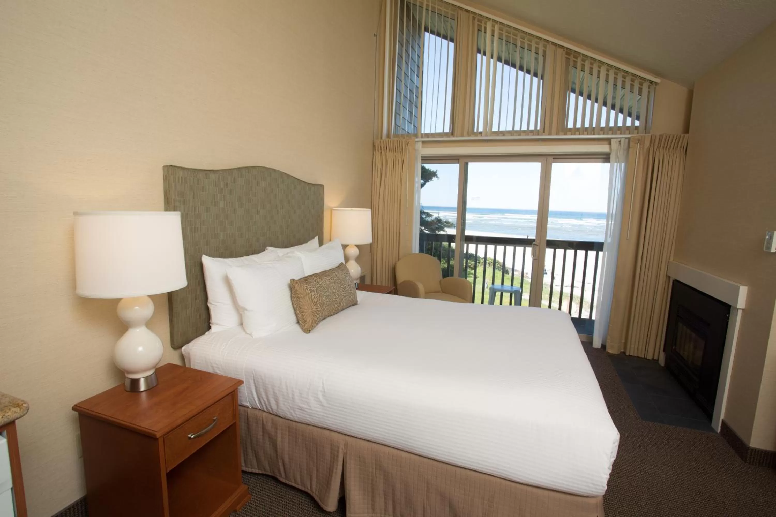 Bed in Schooner's Cove Inn