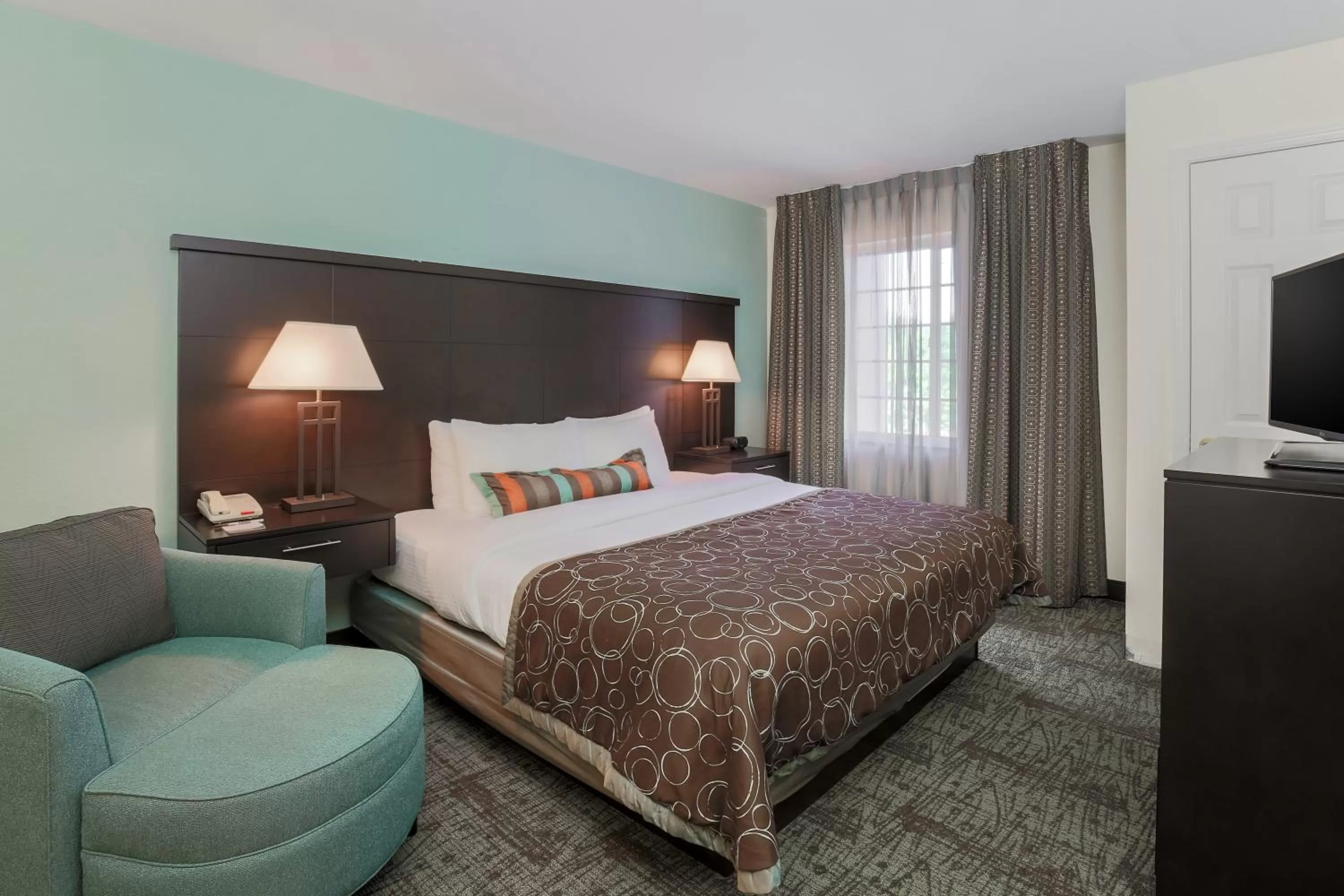Photo of the whole room, Bed in Staybridge Suites-Philadelphia/Mount Laurel by IHG