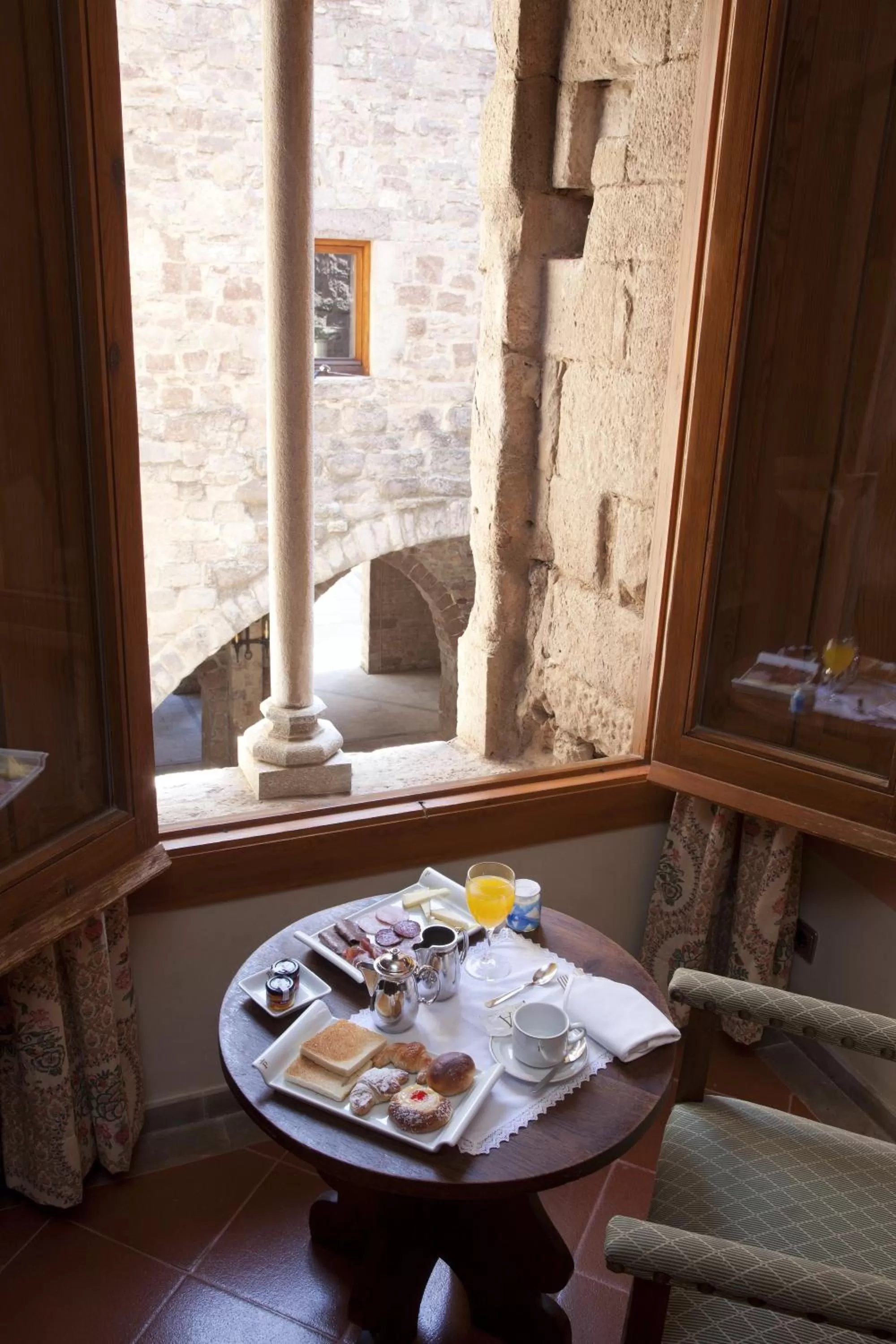 Restaurant/places to eat in Parador de Cardona