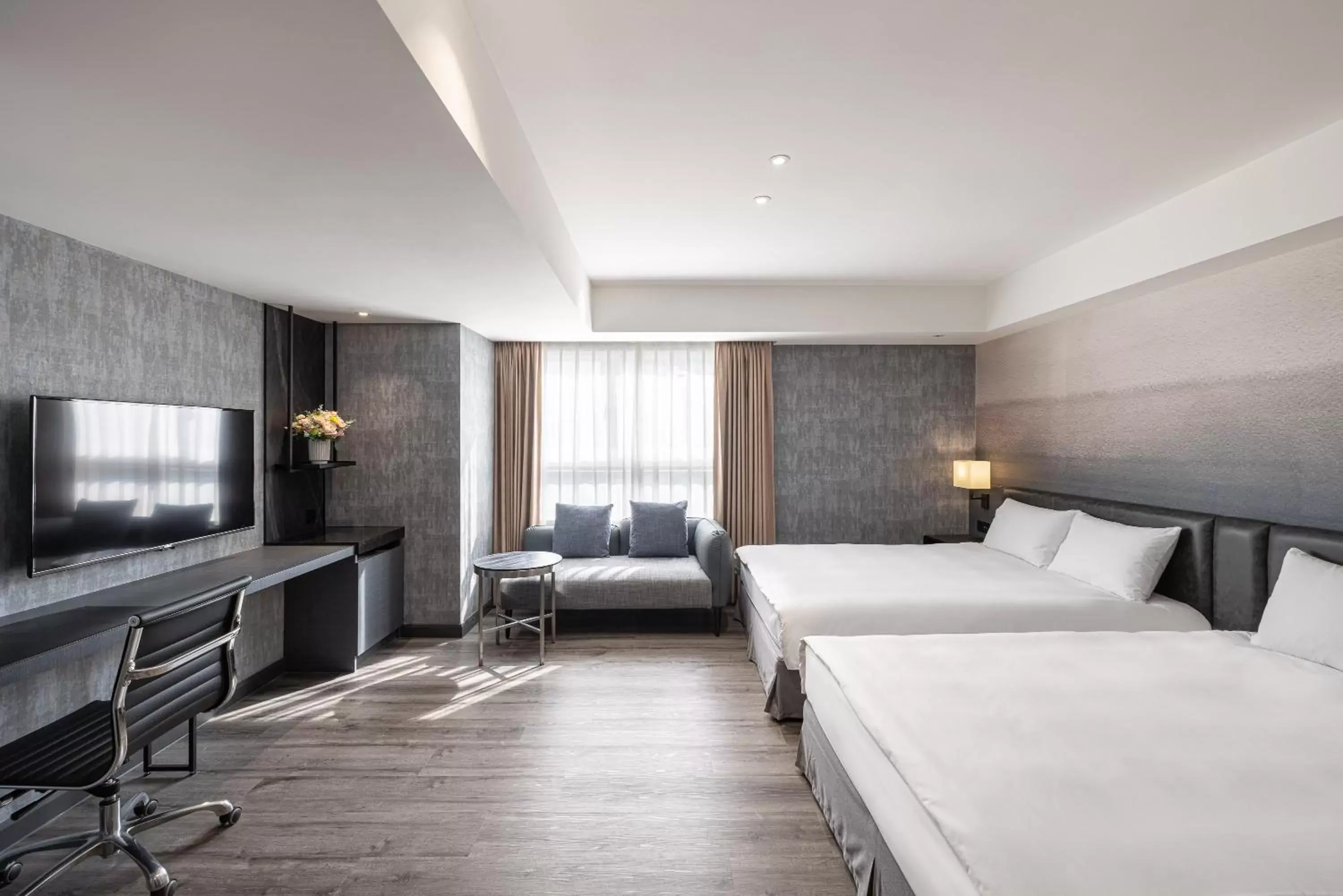 Deluxe Family Room in Lakeshore Hotel Metropolis Deluxe Family Room in Lakeshore Hotel Metropolis