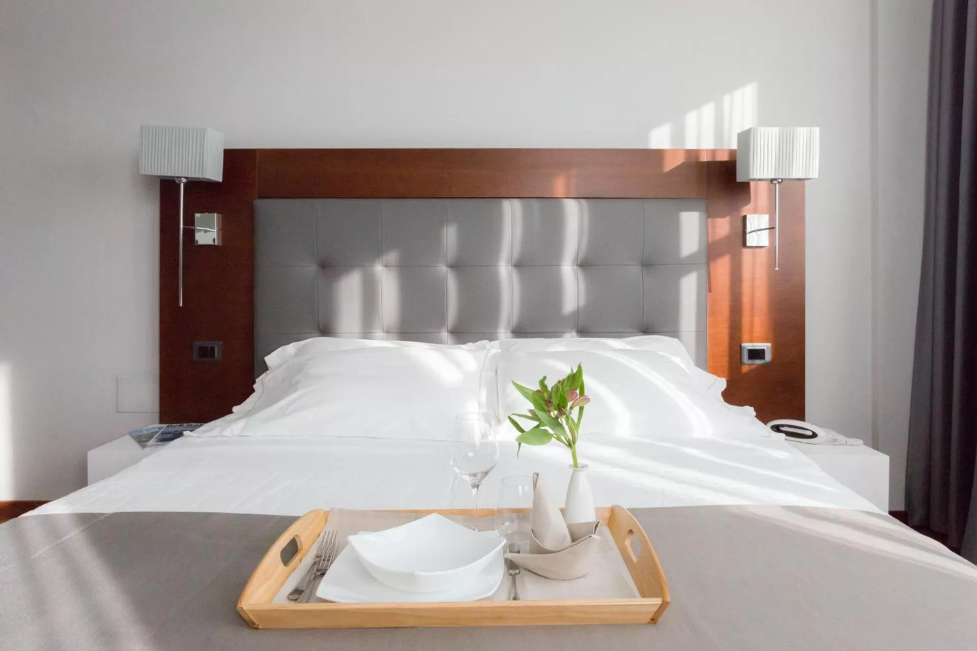 Bed in Raffaello Hotel & Mooka Restaurant