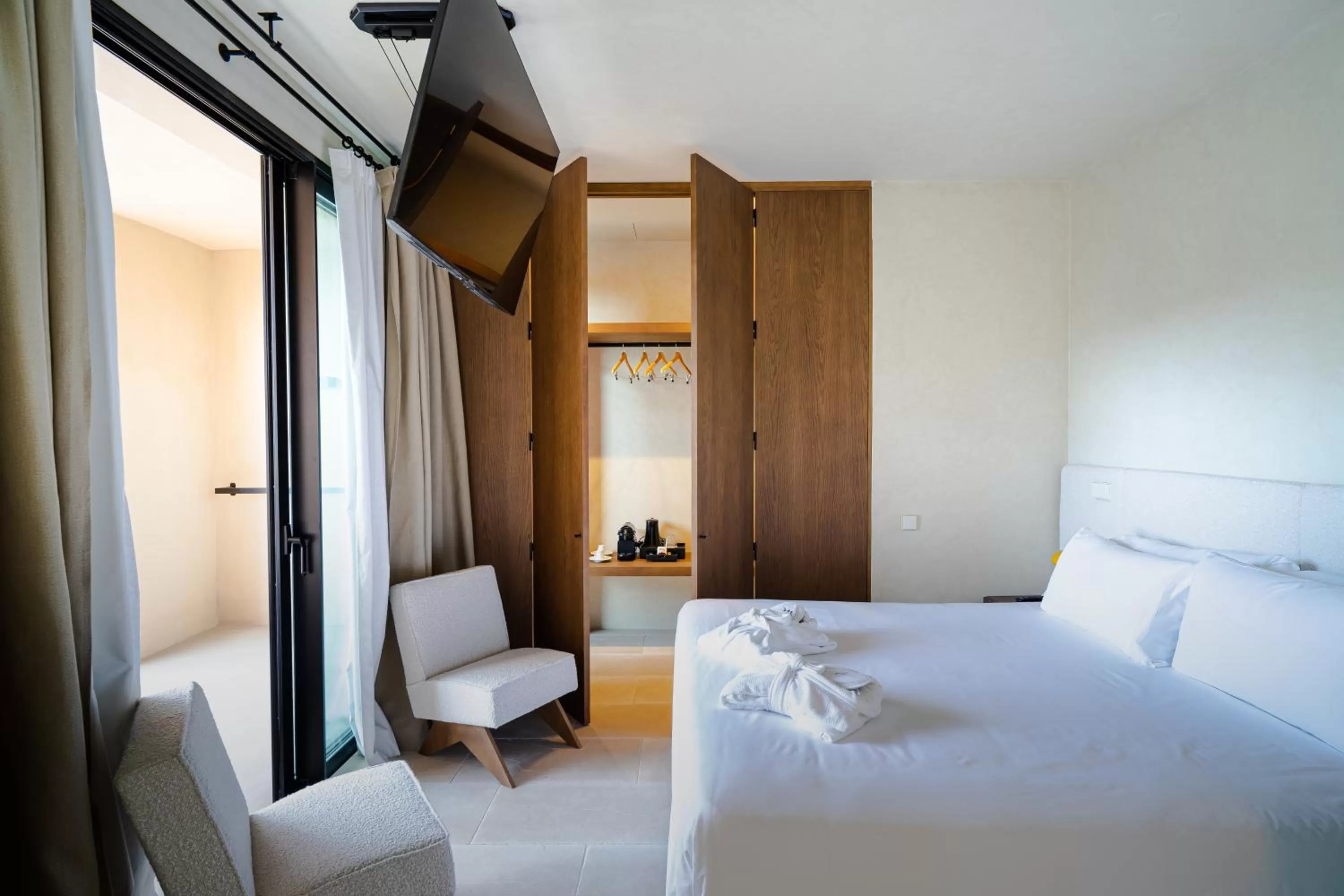 TV and multimedia, Bed in Mercure Benidorm