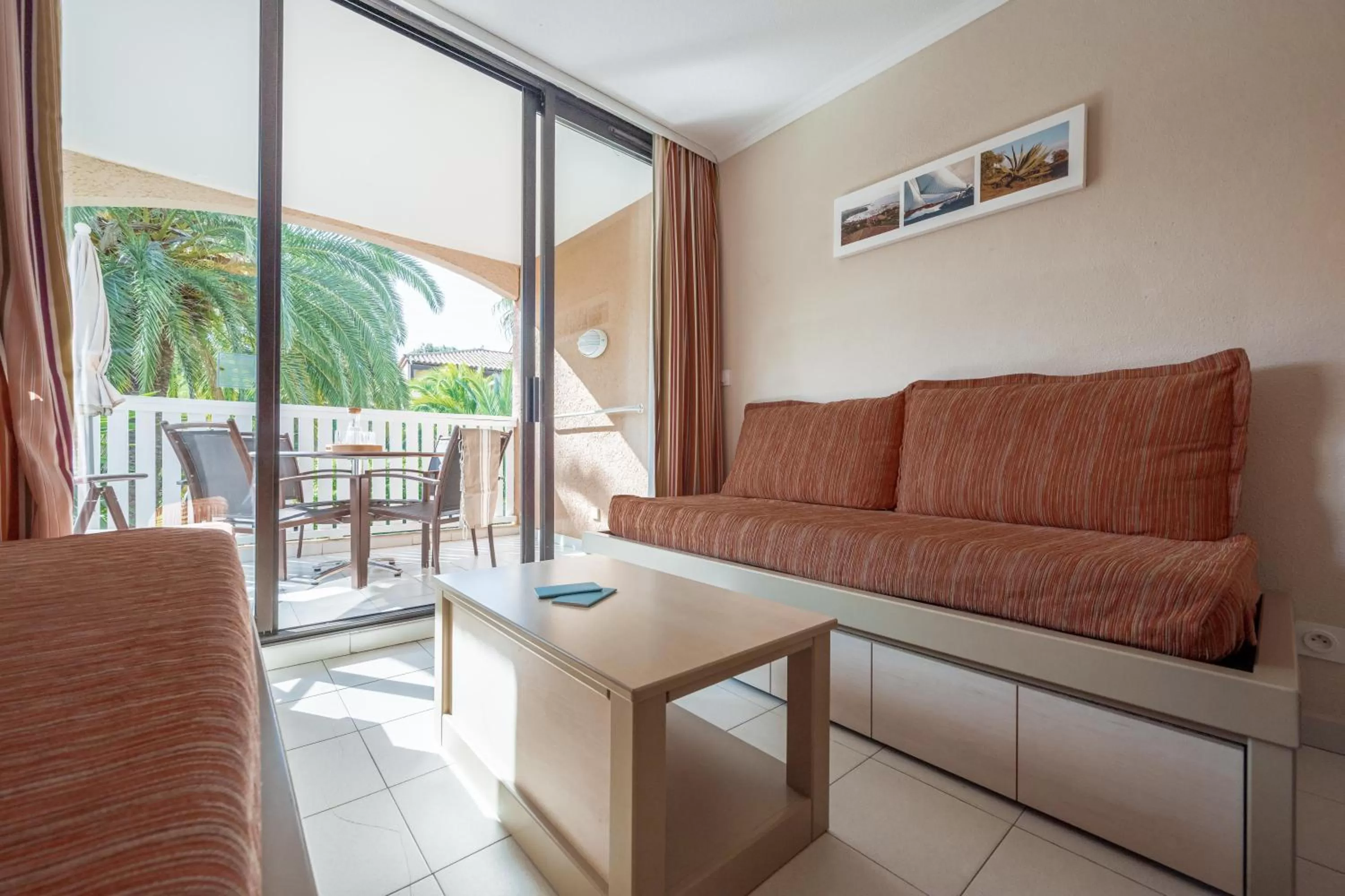 One-Bedroom Apartment with Terrasse or Balcony (4 people) in Résidence Pierre & Vacances L’Anse De Pramousquier