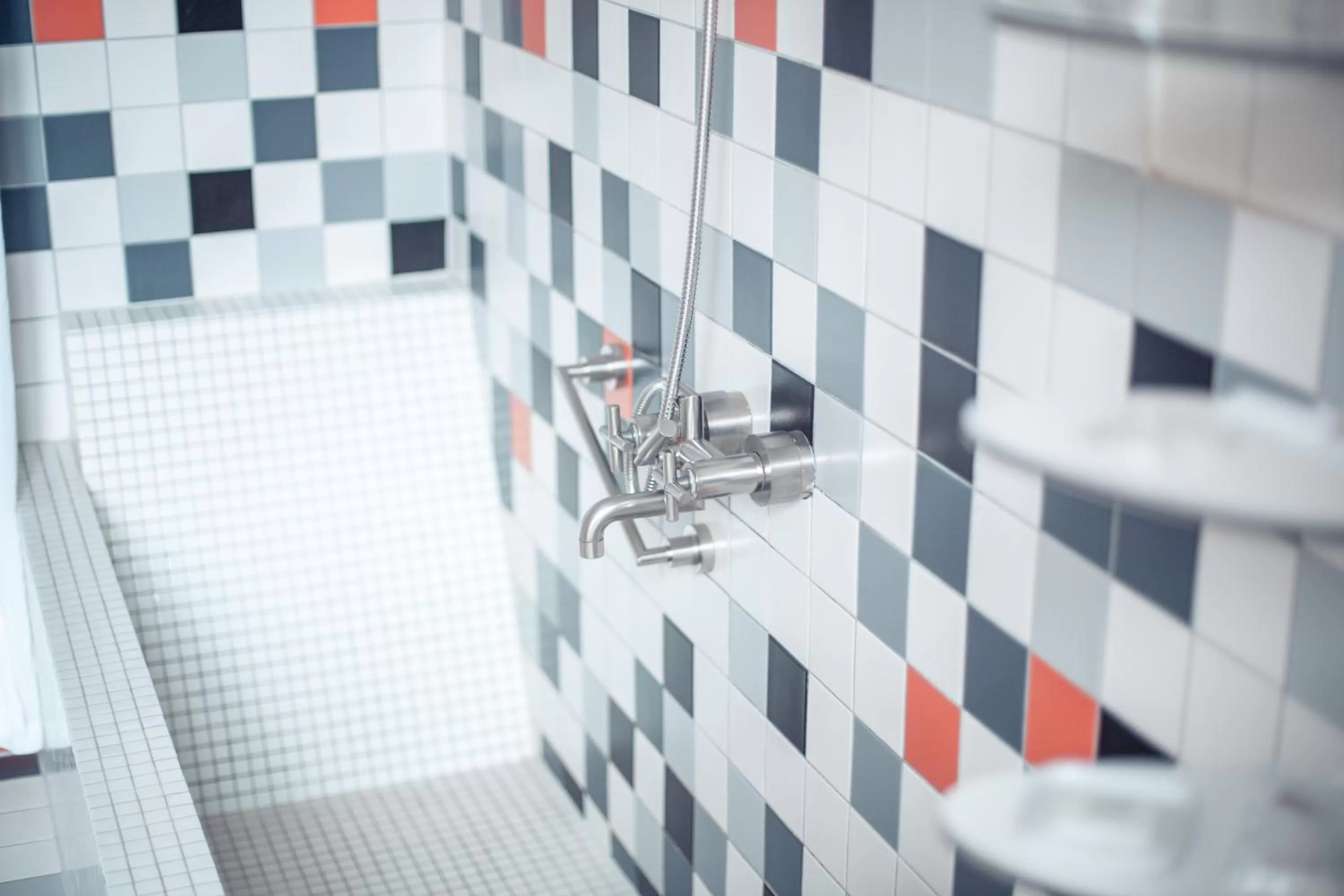 Bathroom in Hotel Bleibtreu Berlin by Golden Tulip