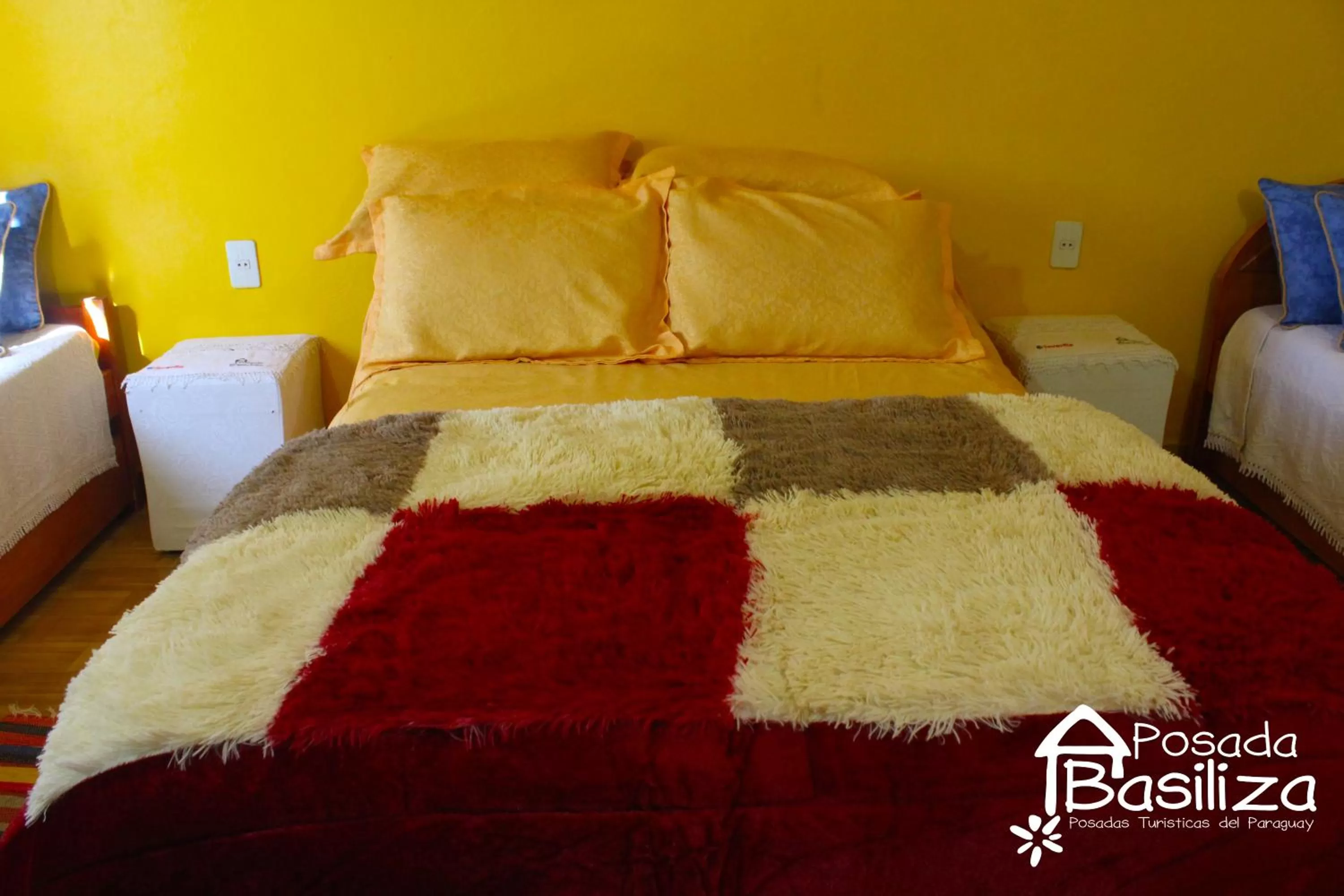 Bed in Posada Basiliza, Encarnación PY