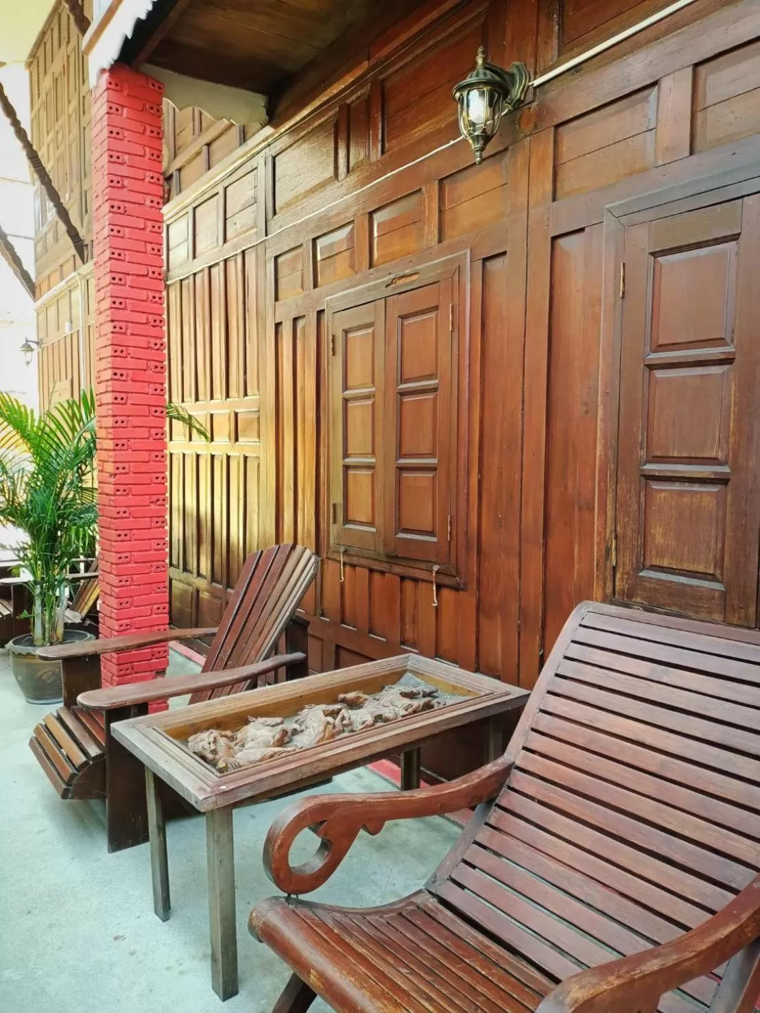 Seating area in MANDARIN LODGE by victor
