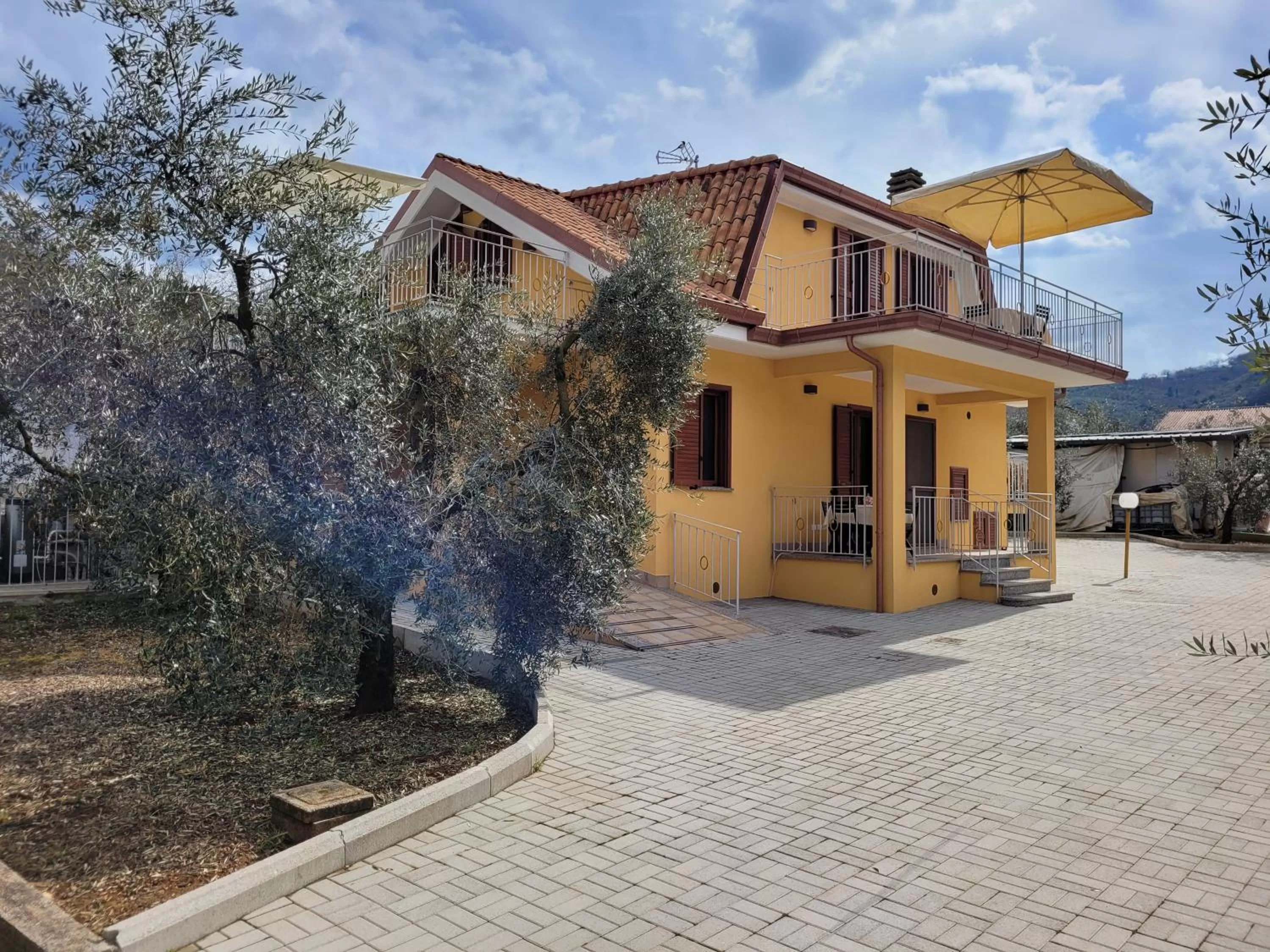 Alloggio turistico Magnifico Alessandro Valle Bernardo 04025 Lenola nei pressi di Fondi LT