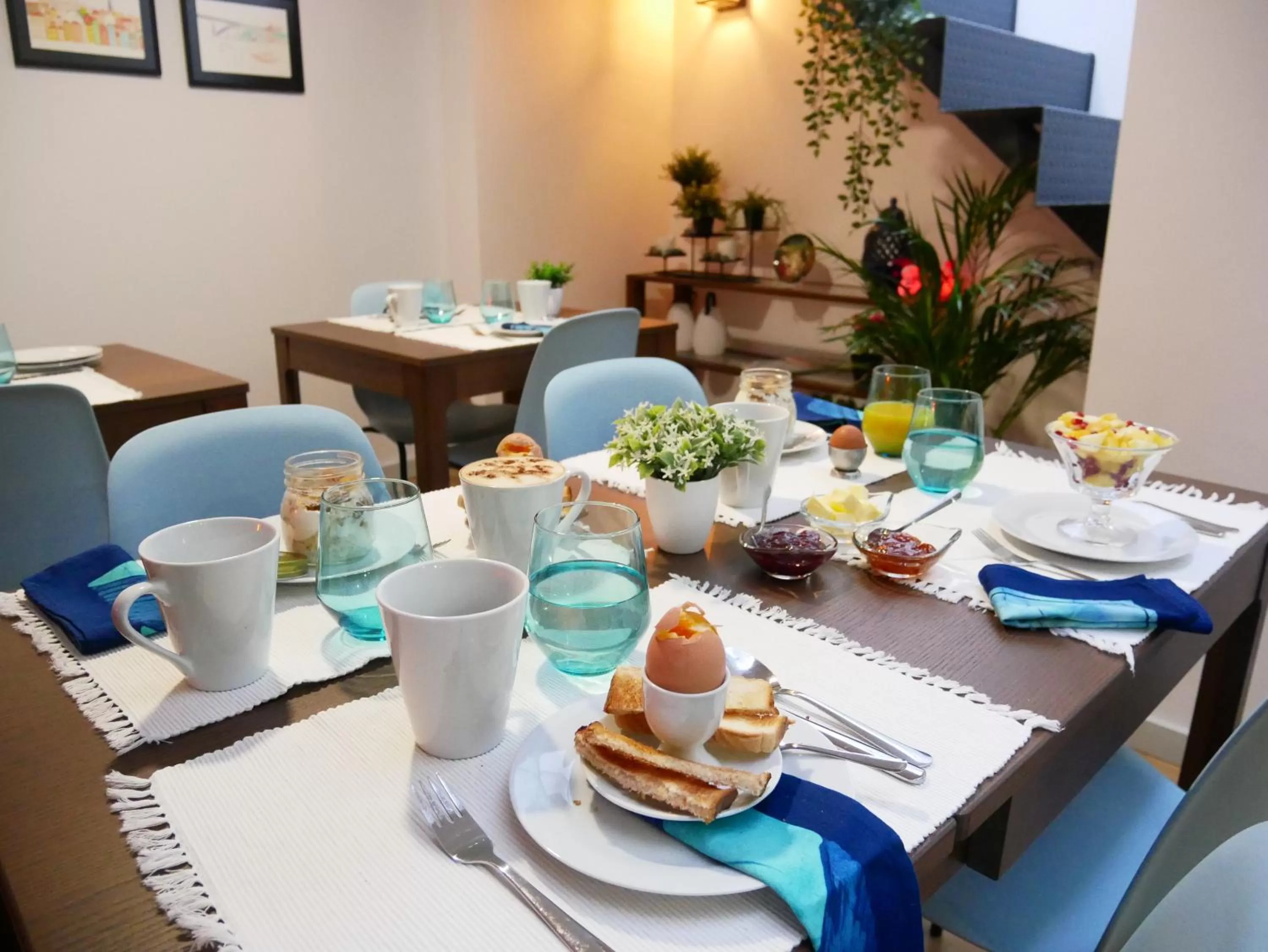 Breakfast in Serra do Pilar Porto Suites