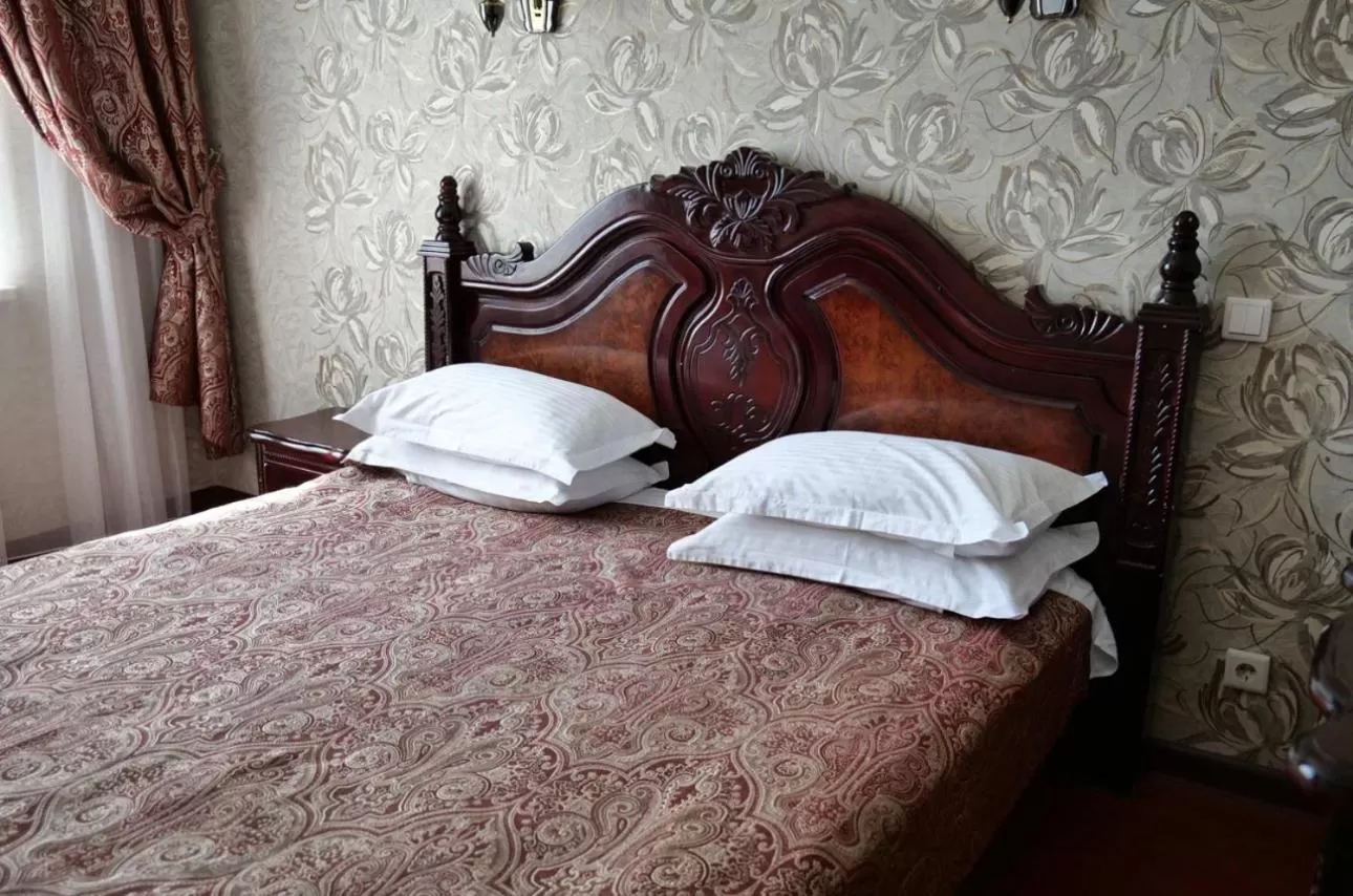 Bed in Lion Hotel