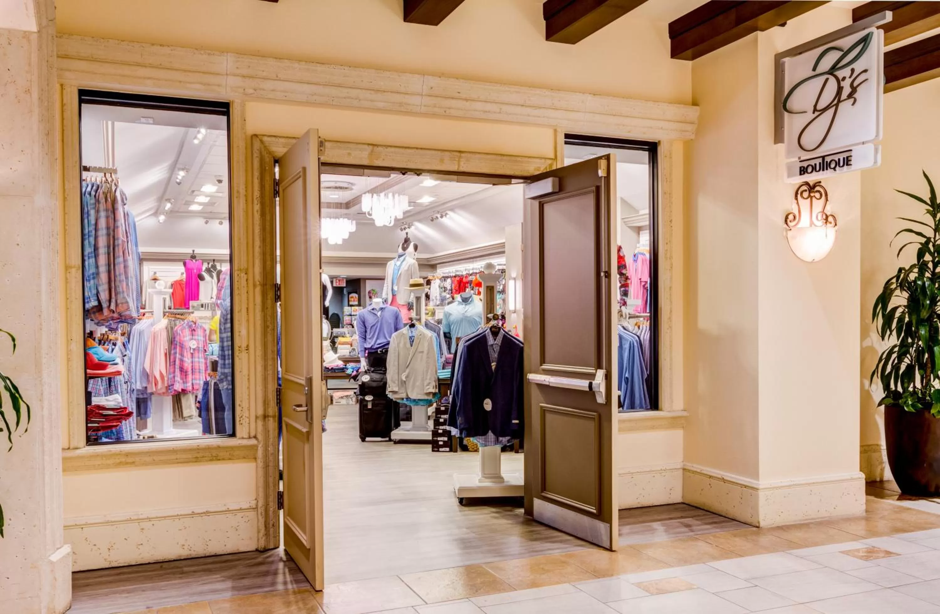 On-site shops in Rosen Shingle Creek Universal Blvd